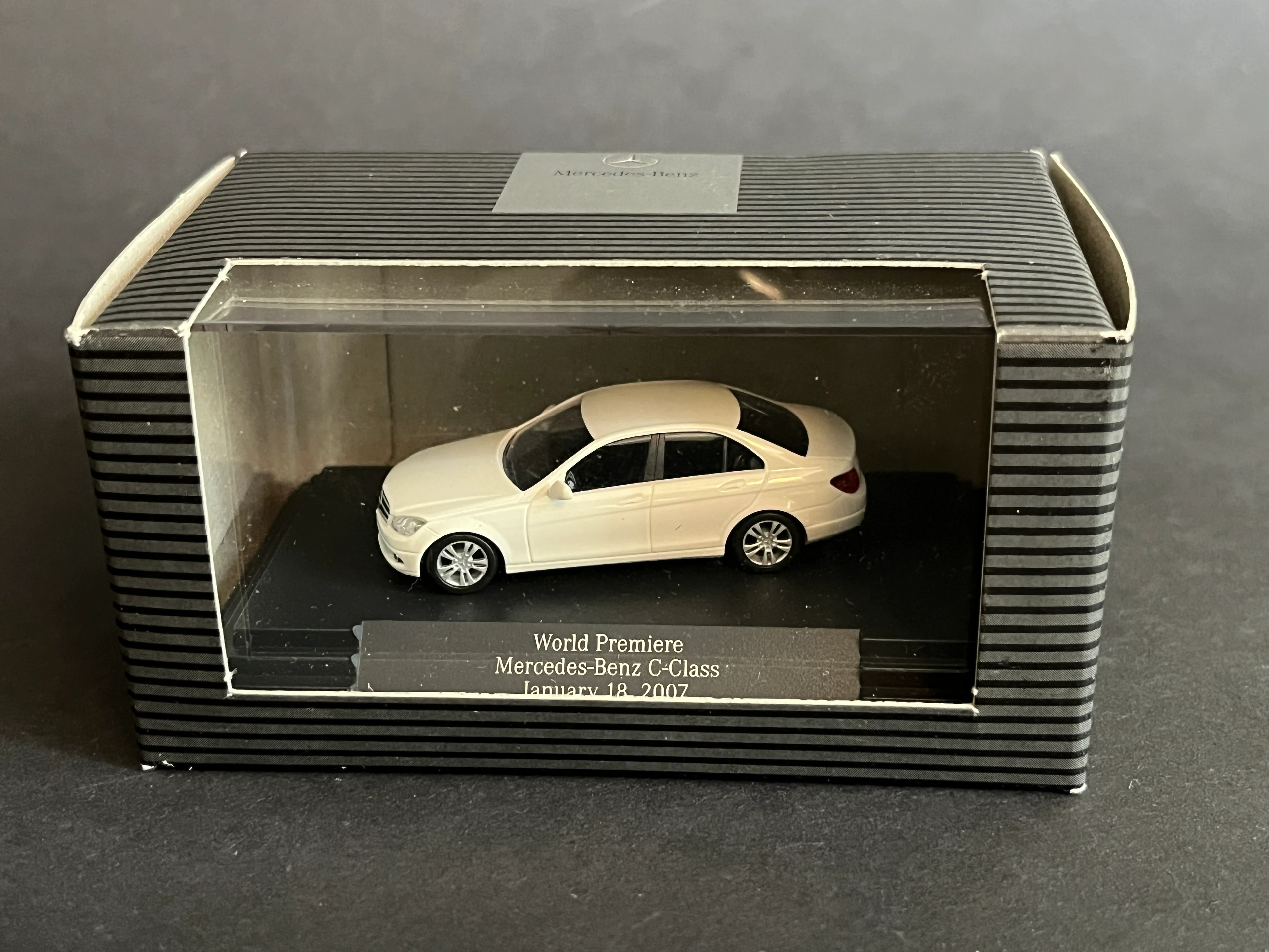 Mercedes Pressemodelle 1:87 PKW World Premiere C-Class 2007 weiß