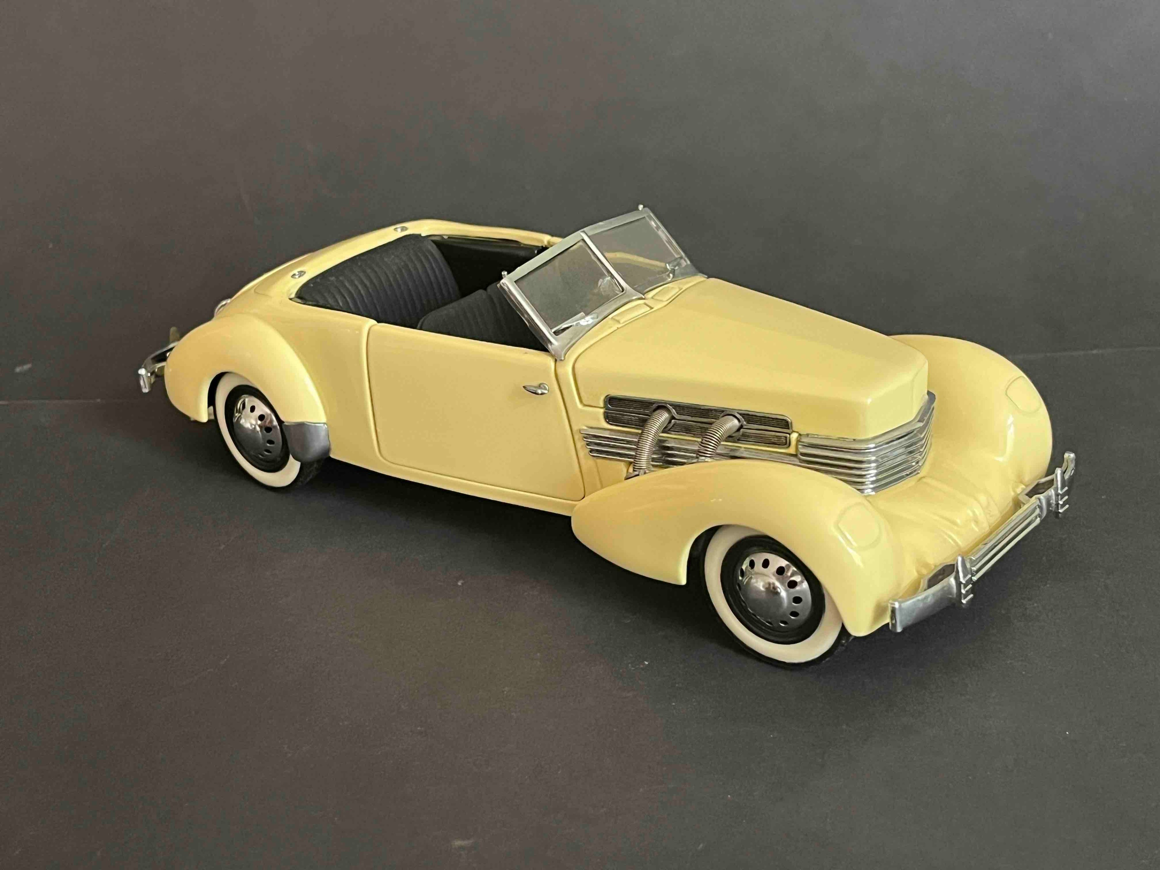 1937 Cord 812 Cabriolet FRANKLIN MINT Precision Models 1:43