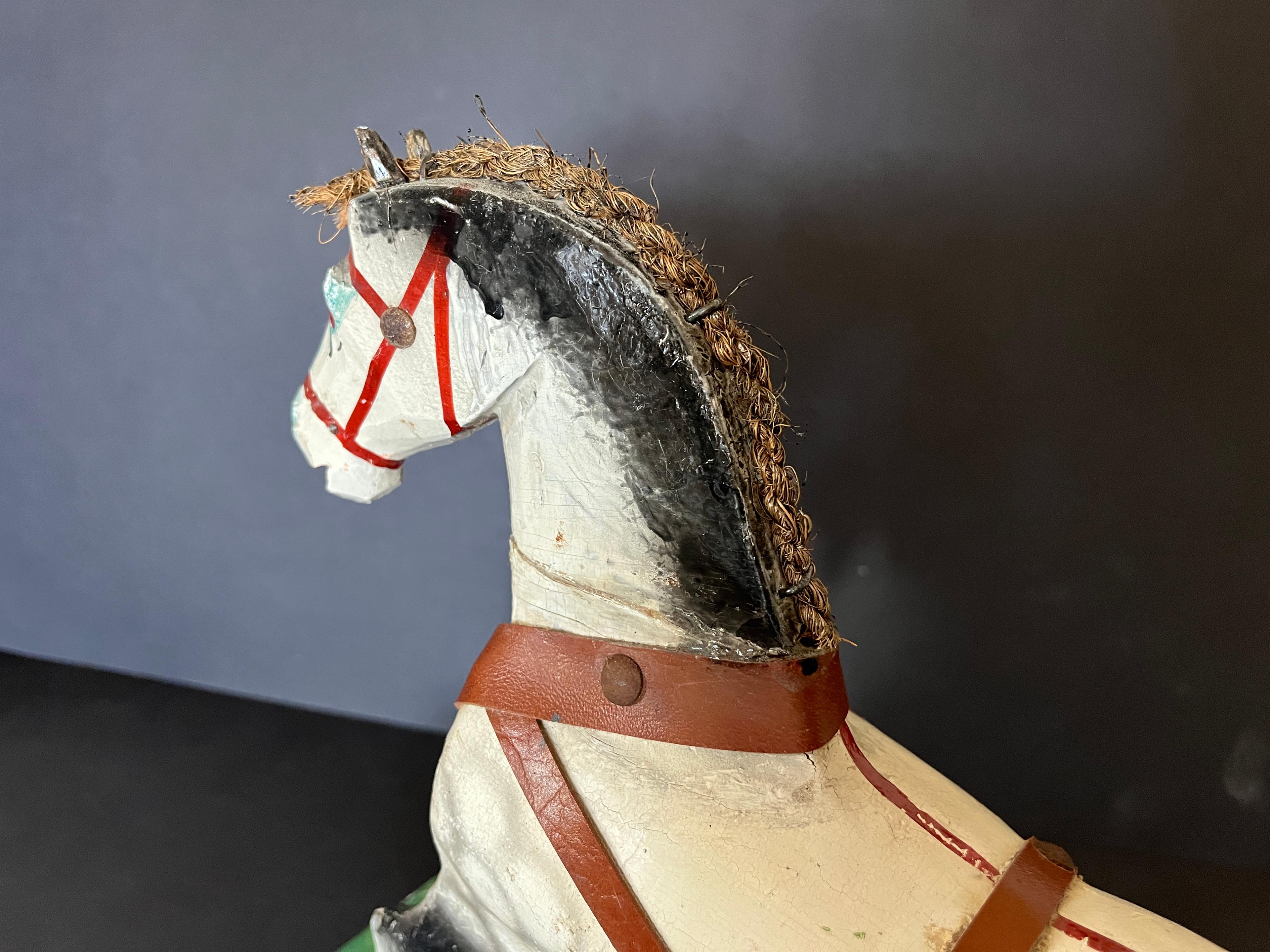 Holzpferd Handarbeit aus Holz und Pappmarsche 1940iger Jahre