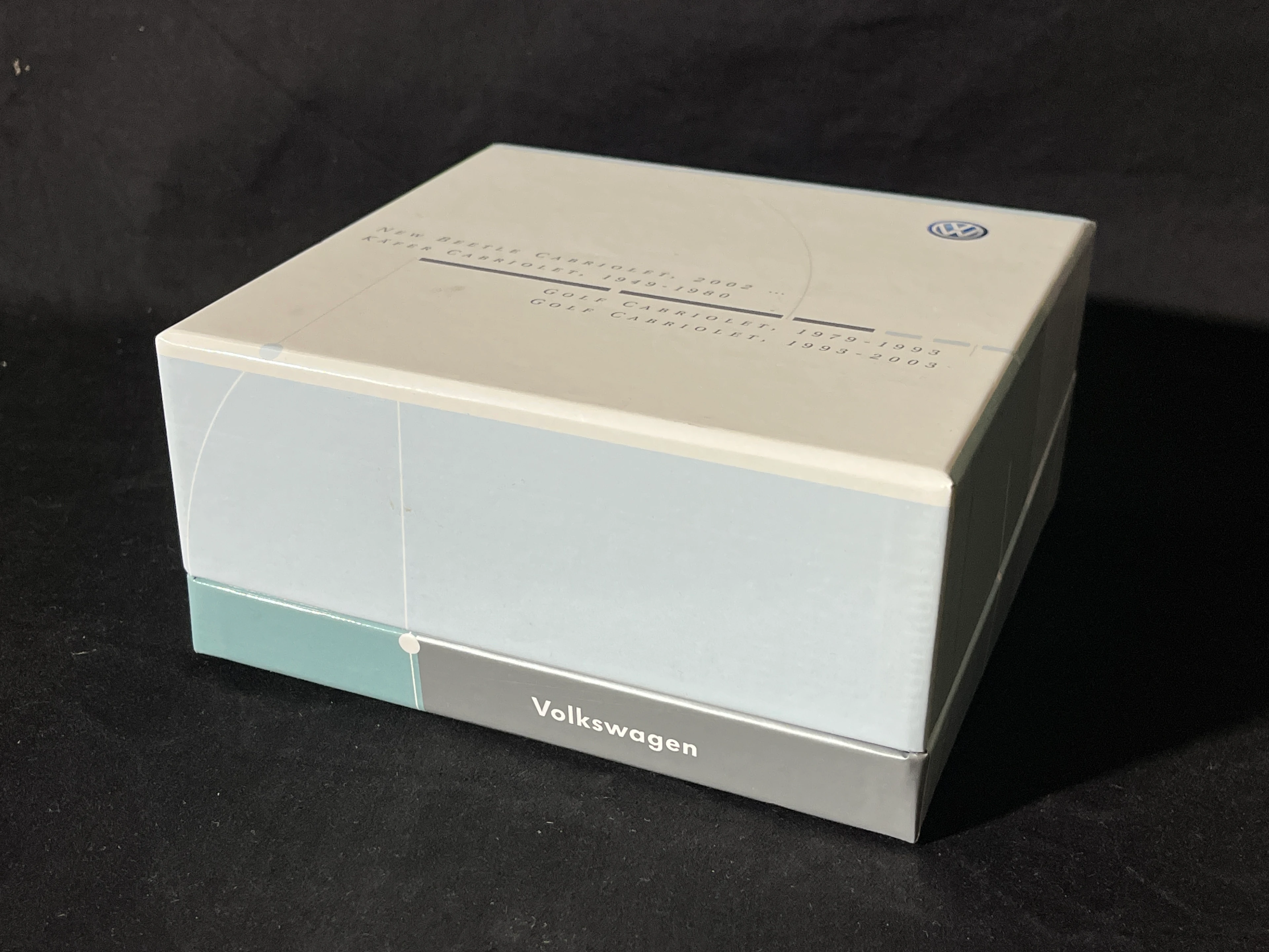 VW Display Beetle und Golf Cabrio Werbemodelle der VOLKSWAGEN AG 1:87 silber in OVP