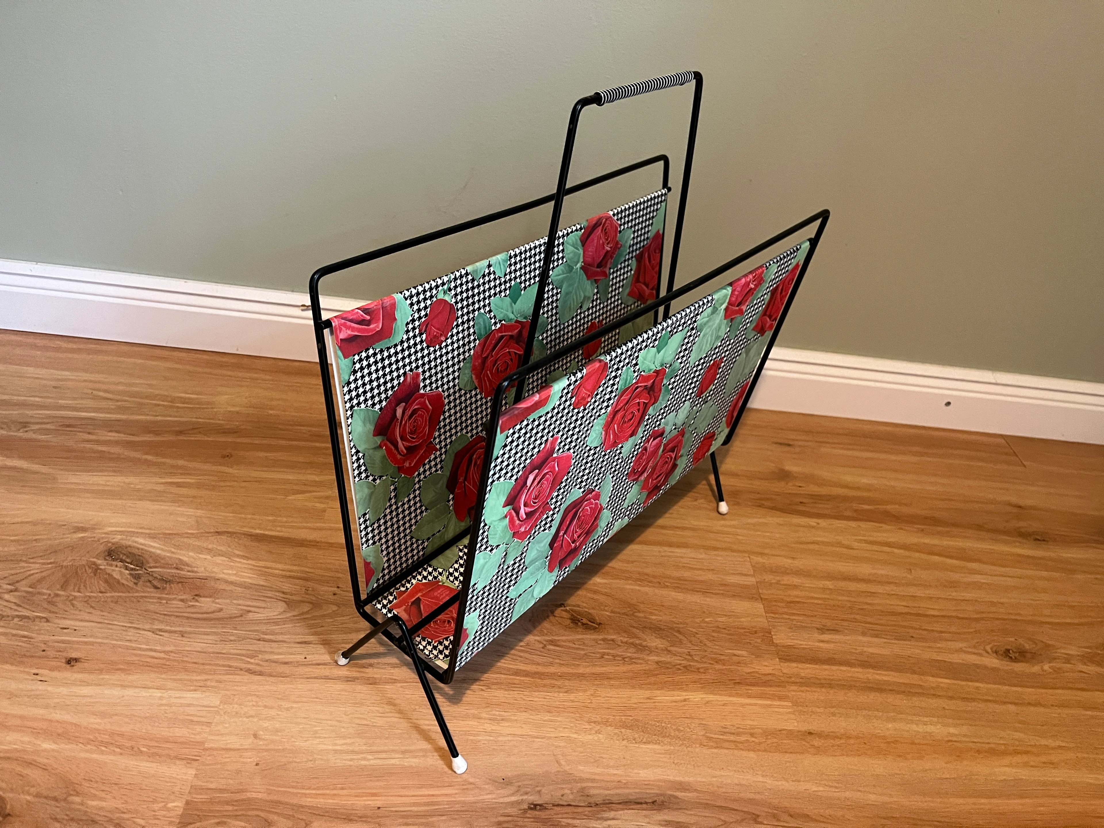 Zeitungsständer mit Rosenmotiv 50er Jahre