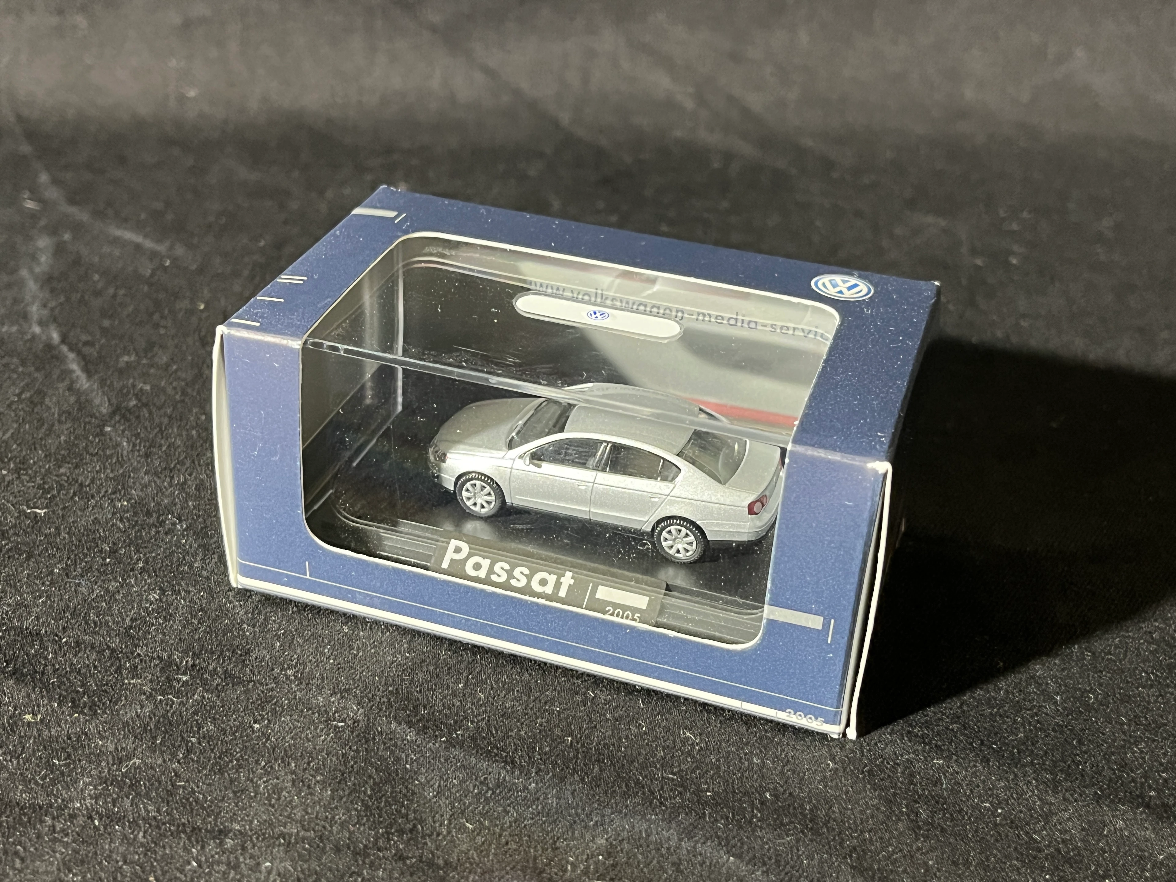 VW PASSAT 2005 Werbemodell der VOLKSWAGEN AG 1:87 silber in OVP