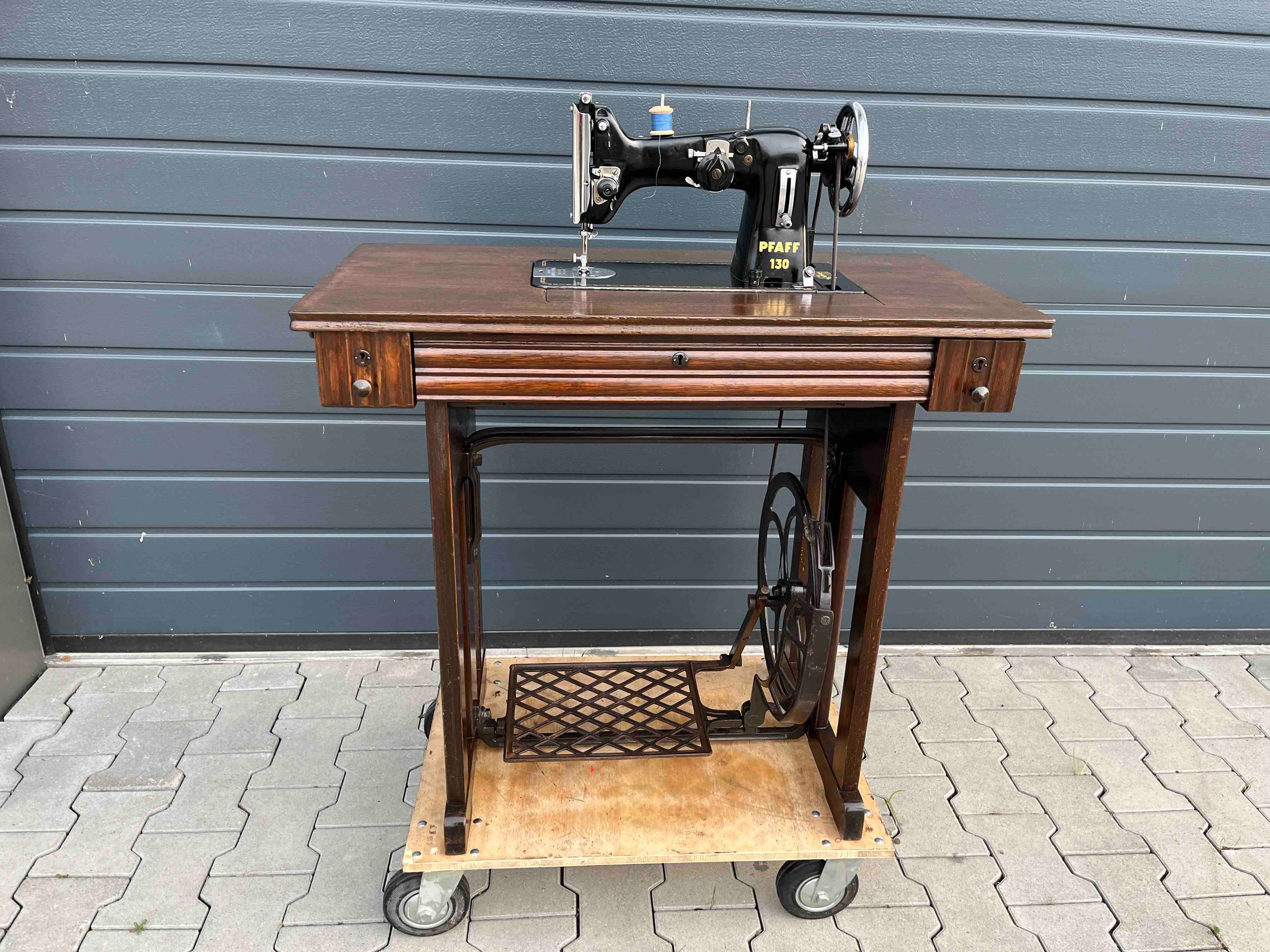 Nähmaschine Antik Modell "Pfaff 130" aus den 50er Jahren