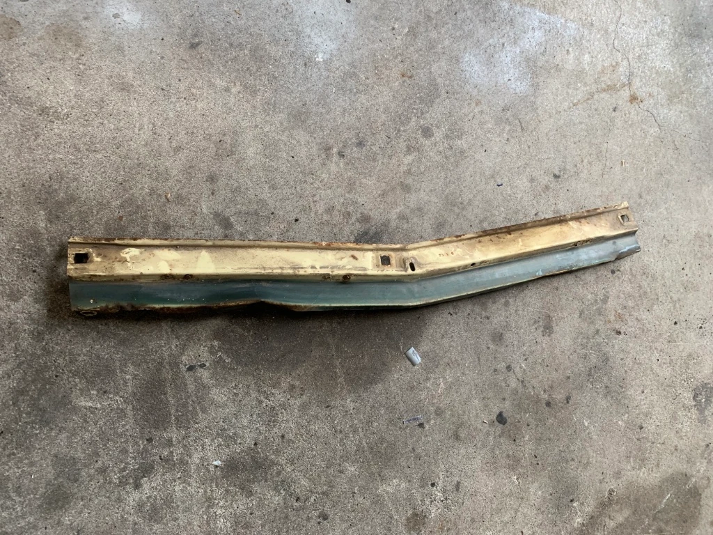 FORD Mustang 1966 Blechverkleidung unter Kühlergrill OEM