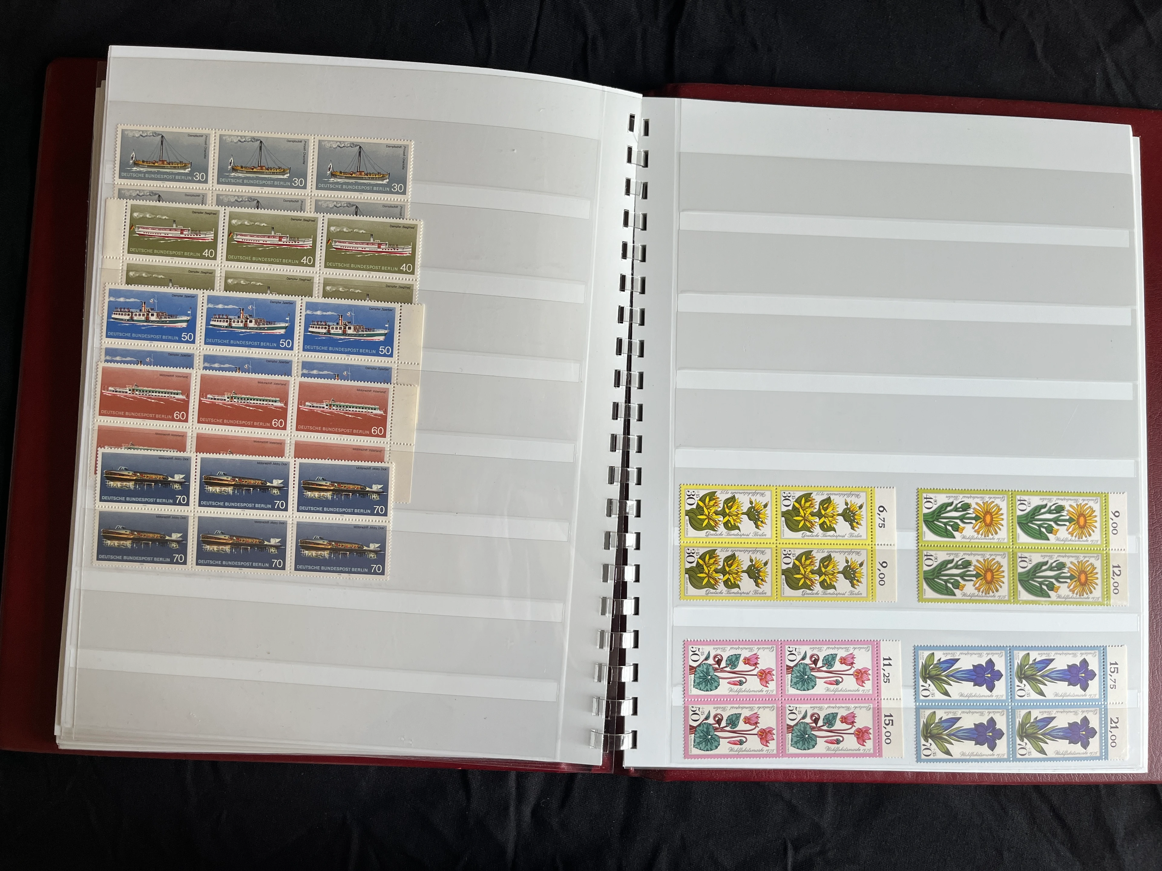 Briefmarken Album BERLIN (West) 70er/80er Bogenteile postfrisch 014