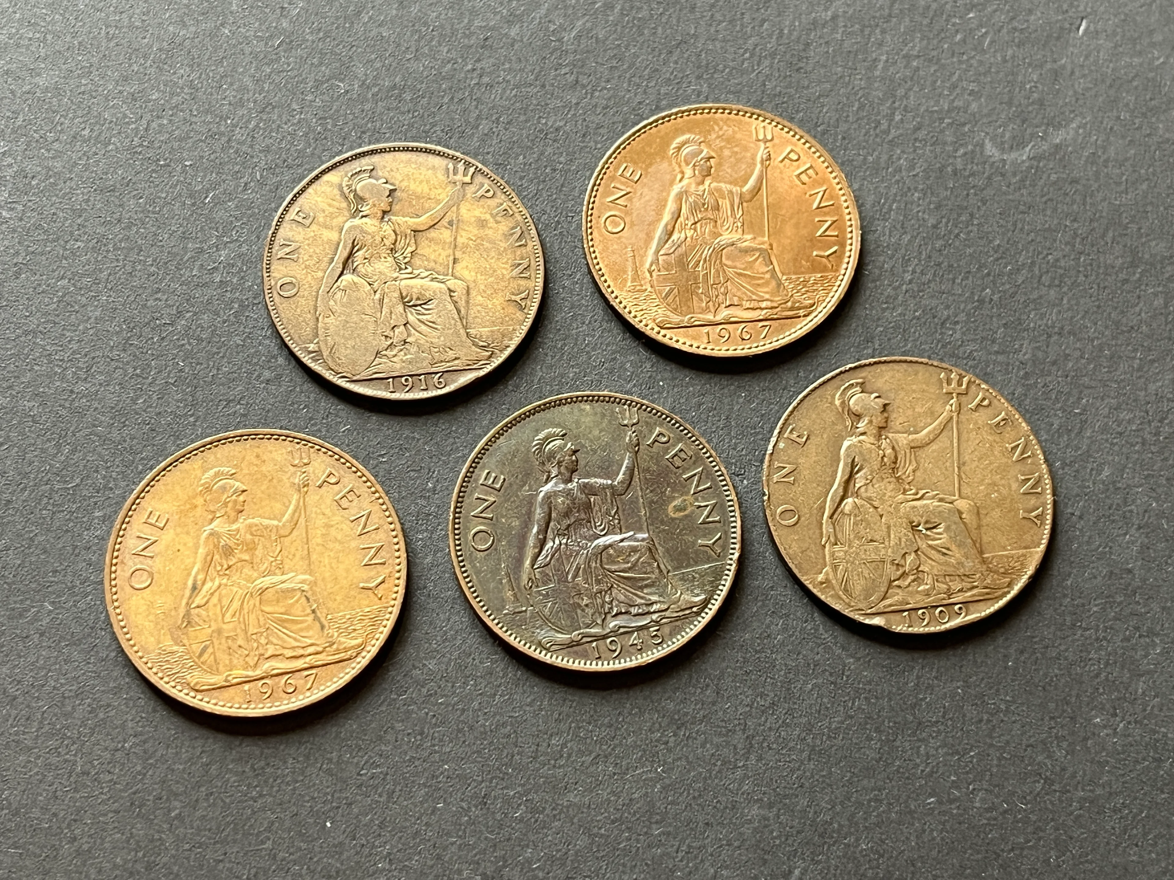 Set zu 5 Münzen zu One Penny aus Großbritannien