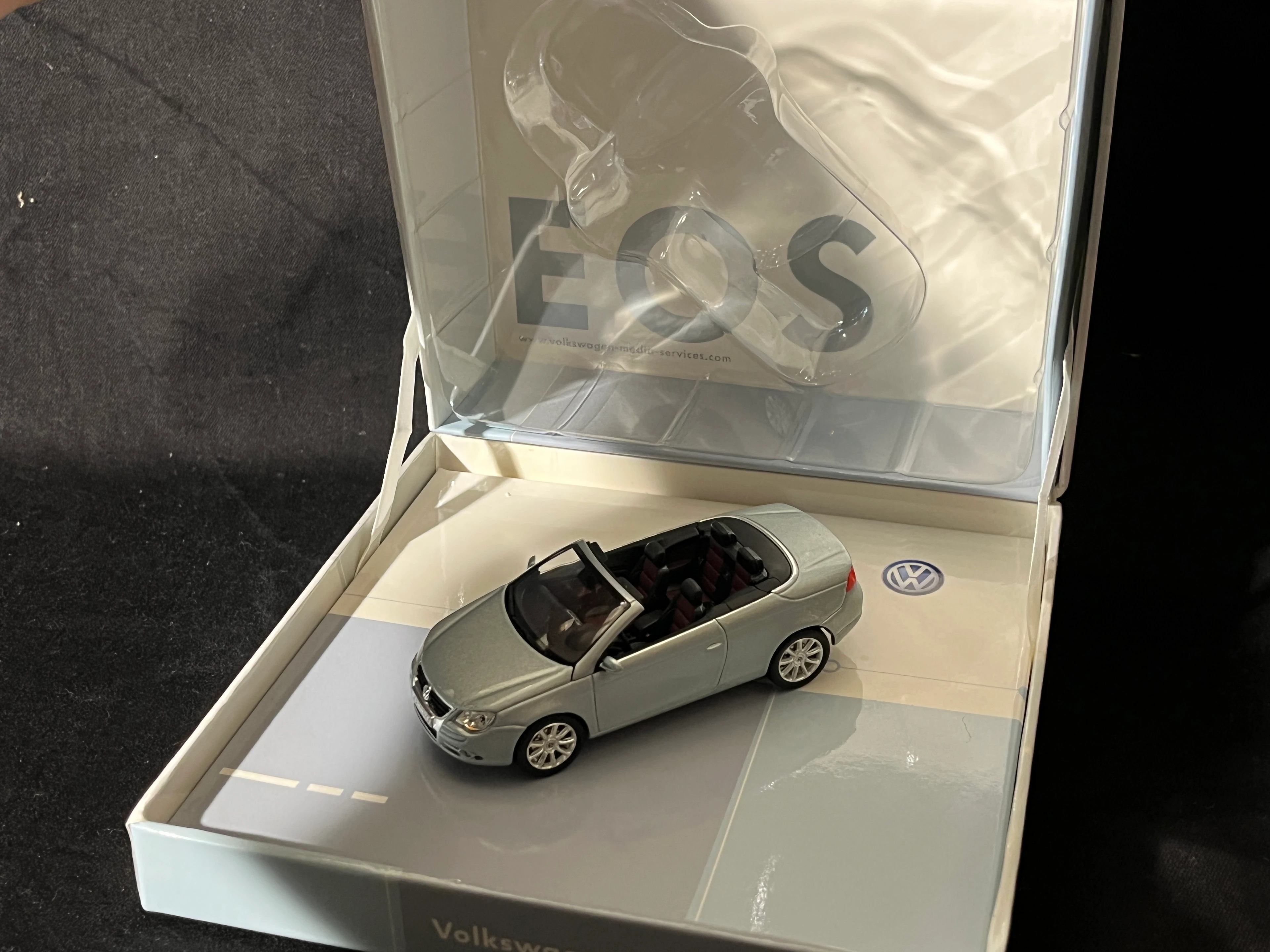 VW Display EOS Werbemodell der VOLKSWAGEN AG 1:43 silber in OVP