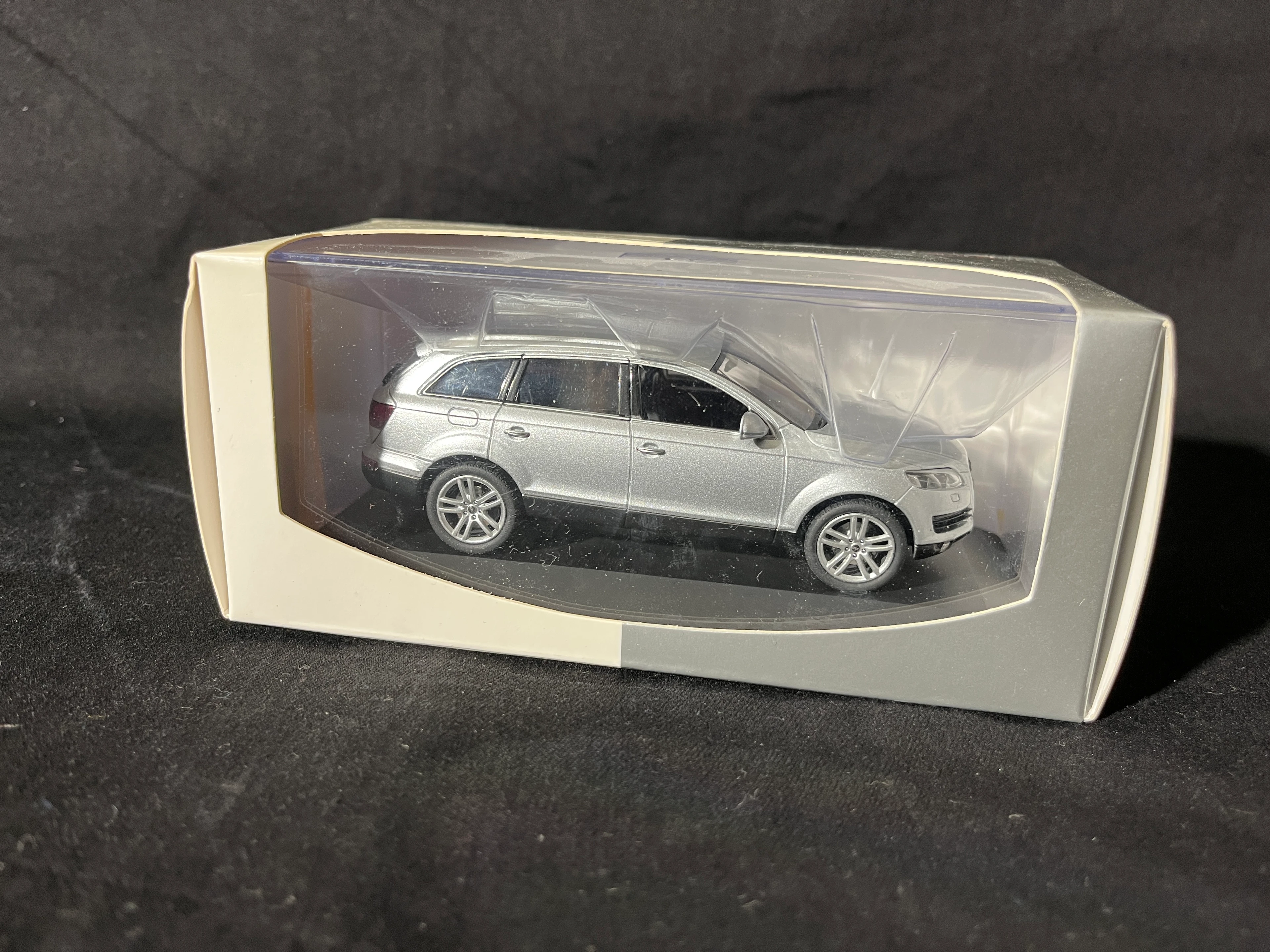 Audi Q7 Werbemodell der AUDI AG 1:43 silber in OVP