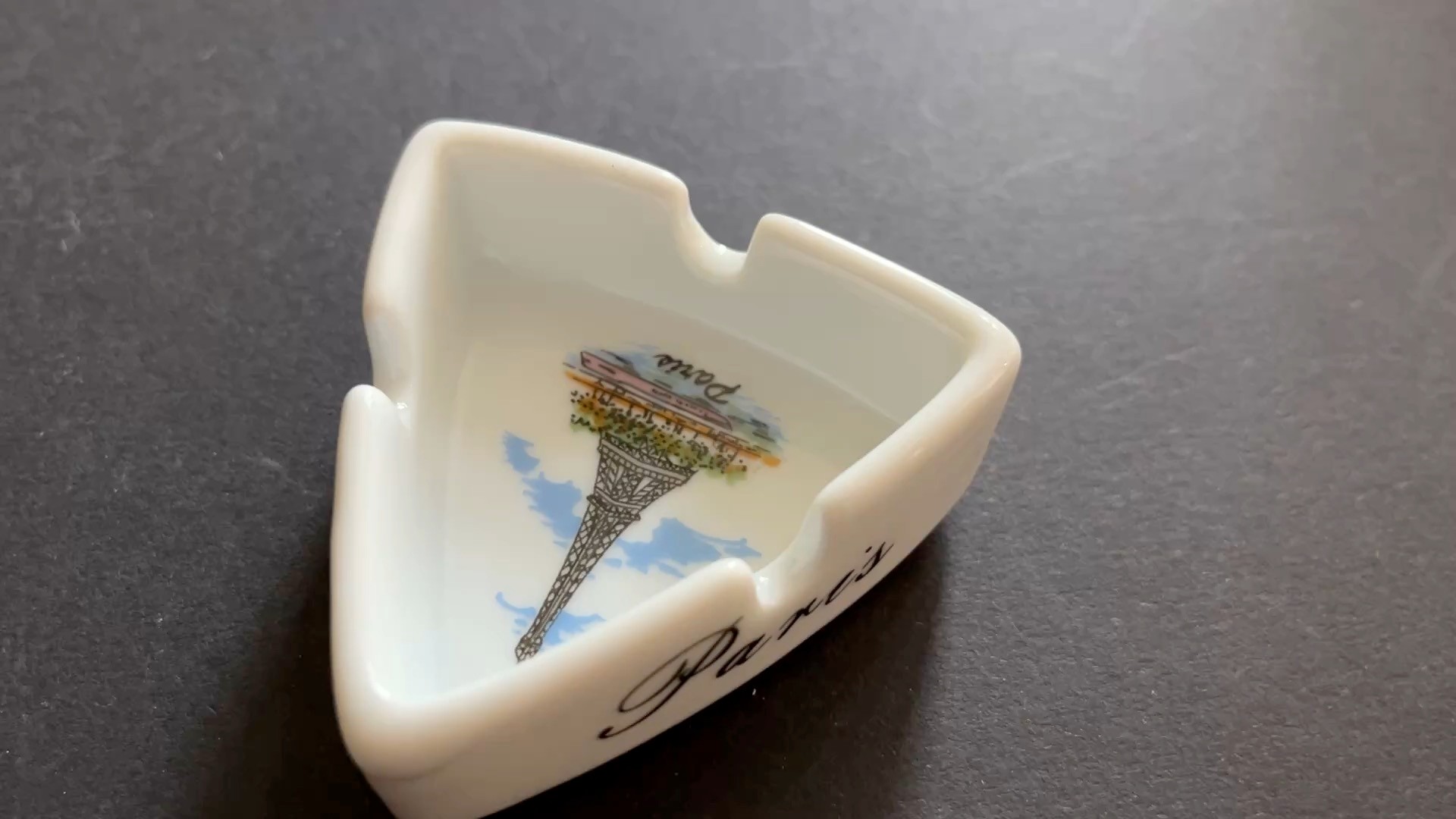 Souvenir aus Paris - kleiner Aschenbecher mit Eiffelturm "Tour Eiffel"
