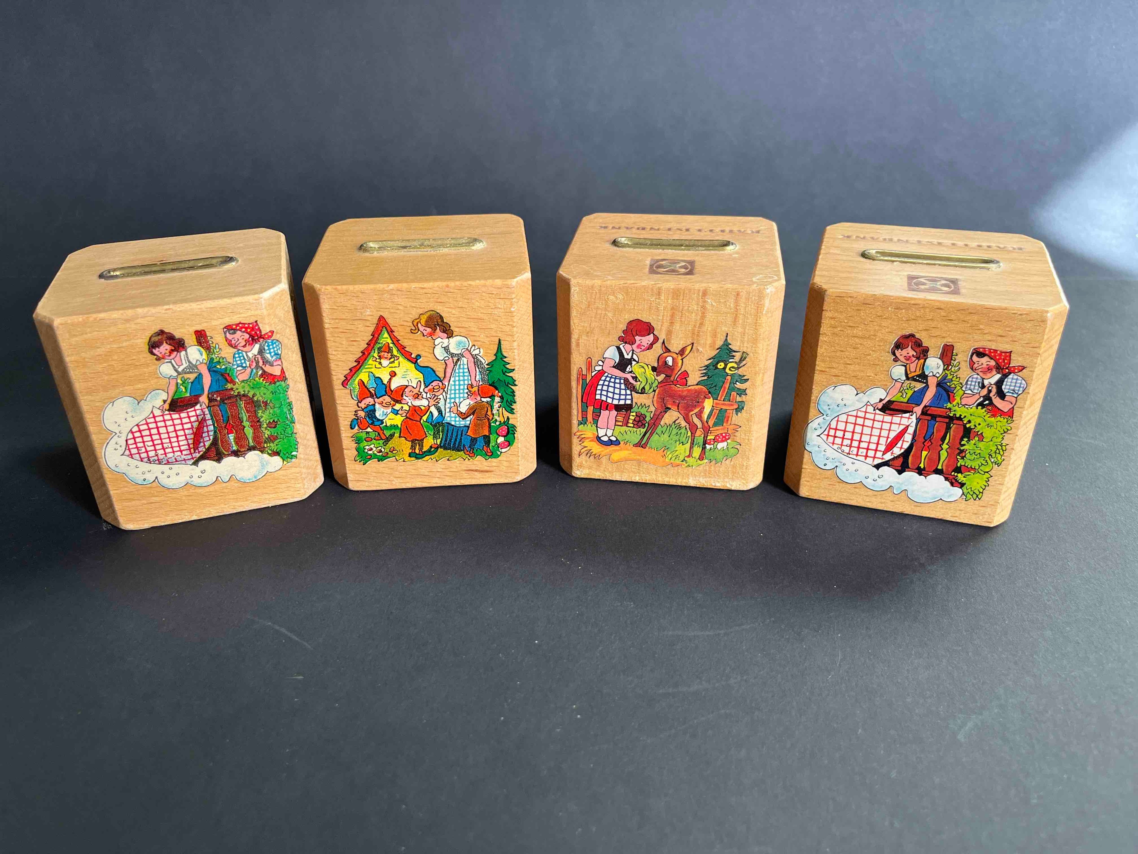 Set aus 4 Spardosen der Raiffeisenbank "Deutsche Märchen" Anfang der 1970er Jahre
