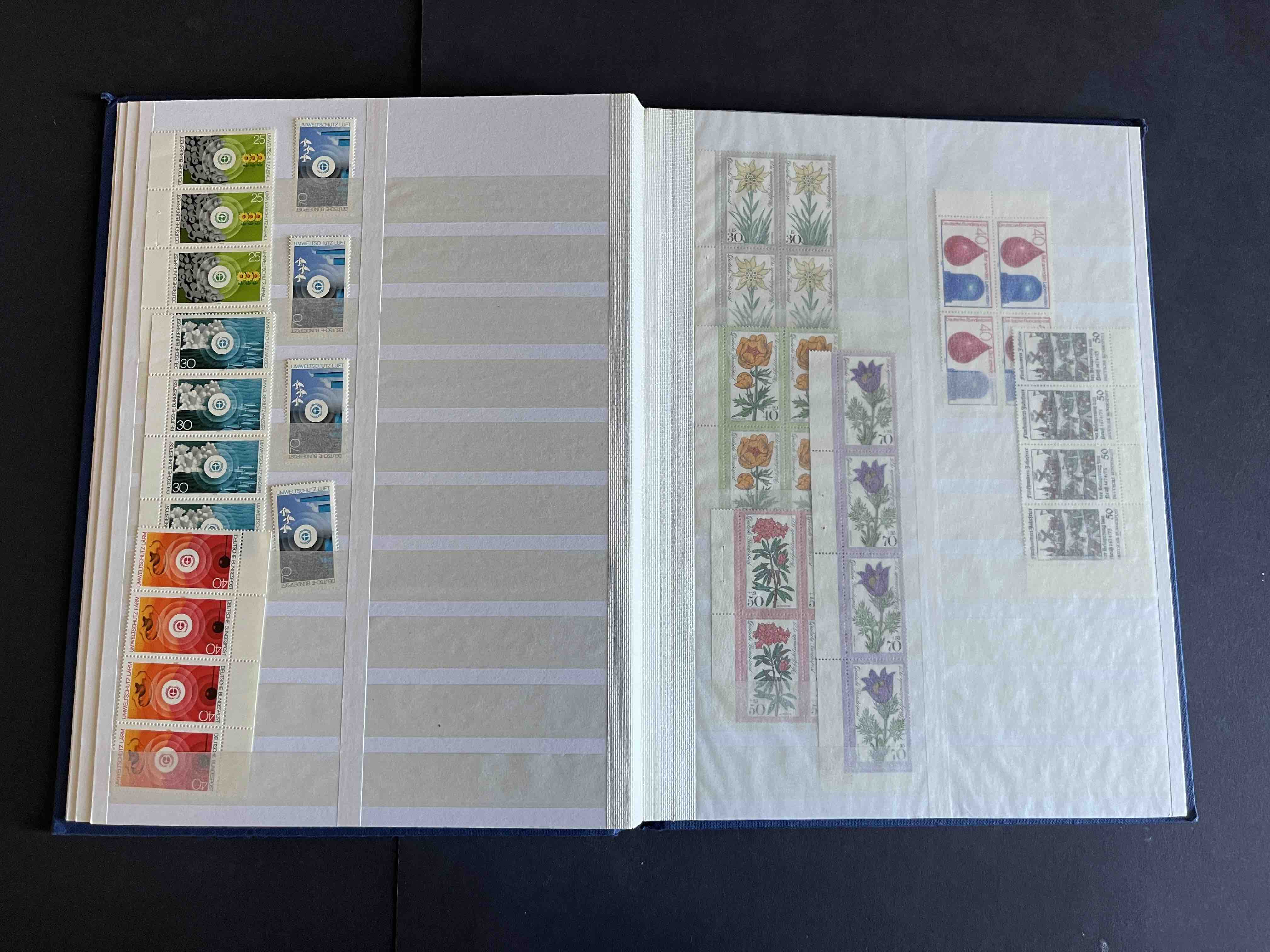 Briefmarken Album Bundesrepublik Deutschland  80er/90er Bogenteile postfrisch 0027