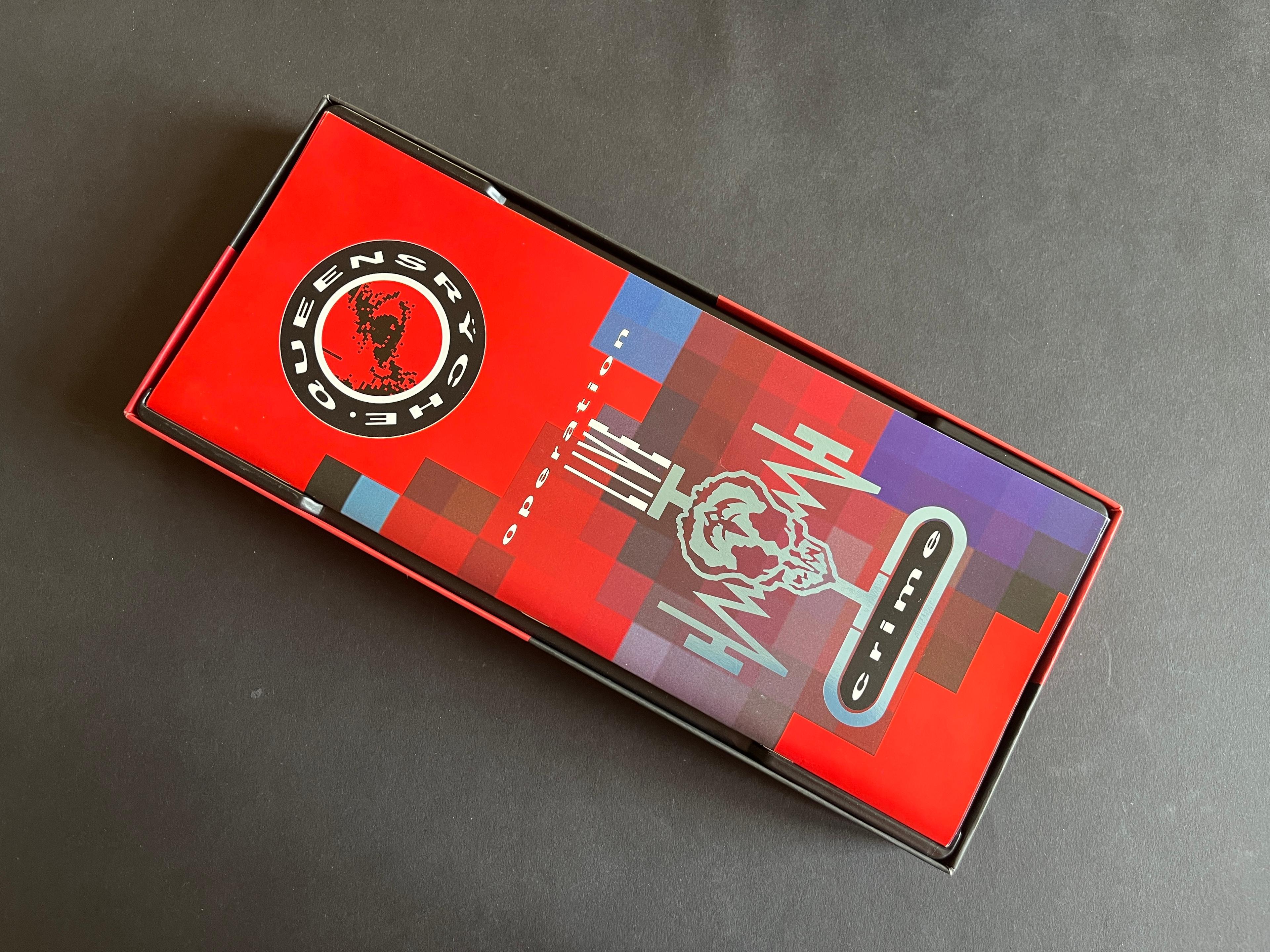 VHS und CD Queensryche "Operation Mind Crime - LIVE"