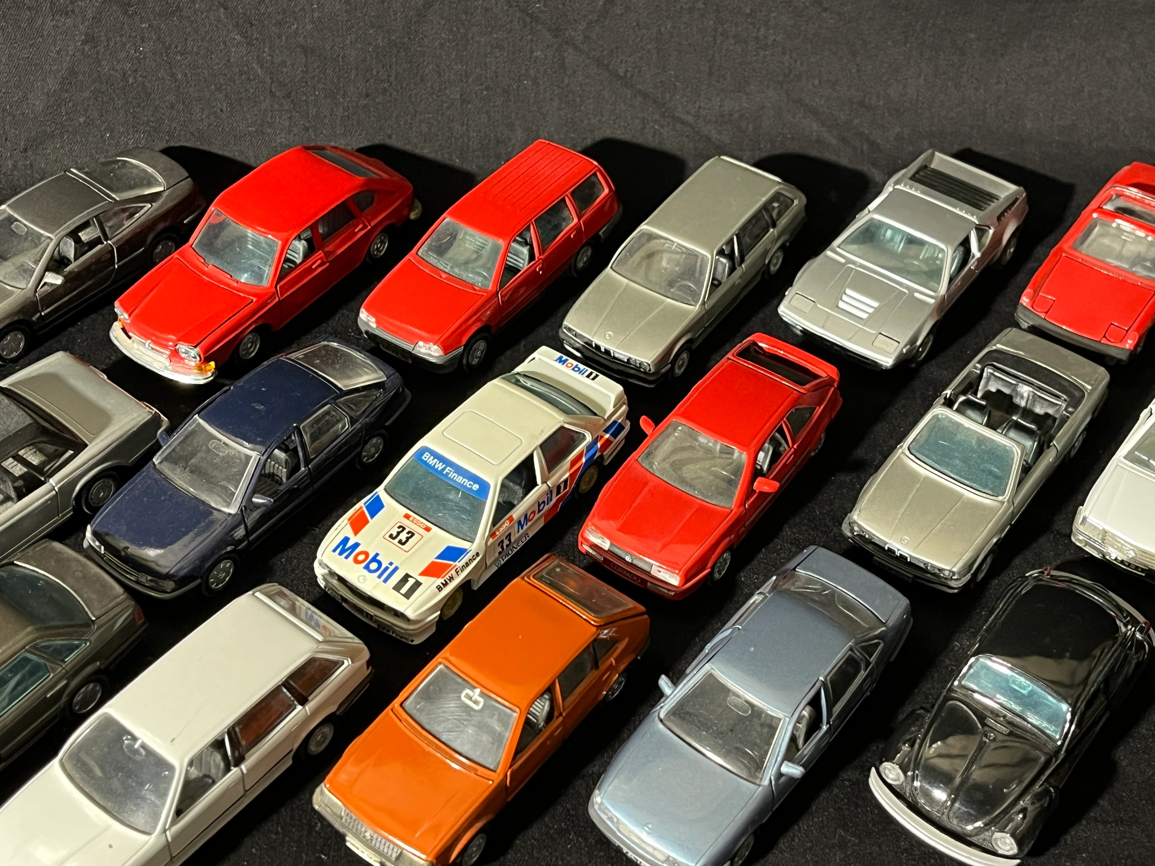 DK001 GAMA 1:43 Konvolut an 23 Fahrzeugen unbespielt ohne OVP
