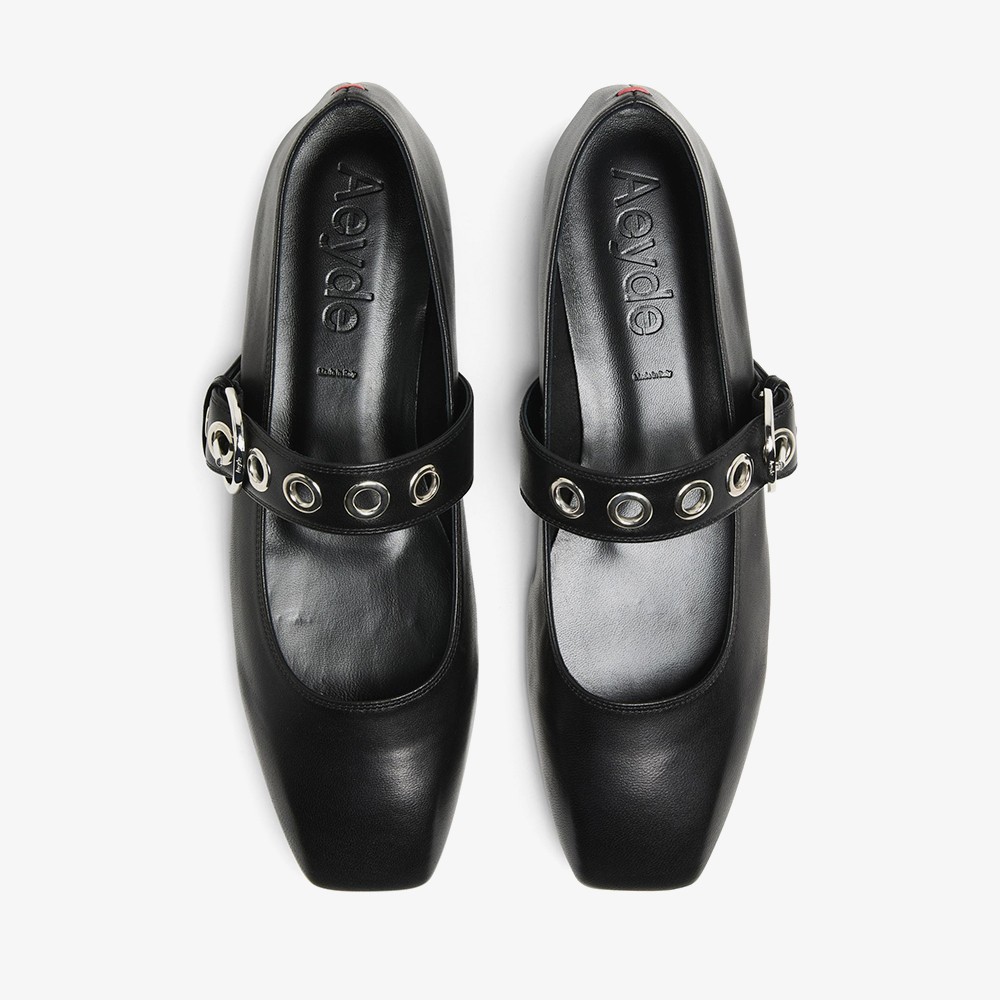 Uma Eyelet Nappa Leather 'Black'