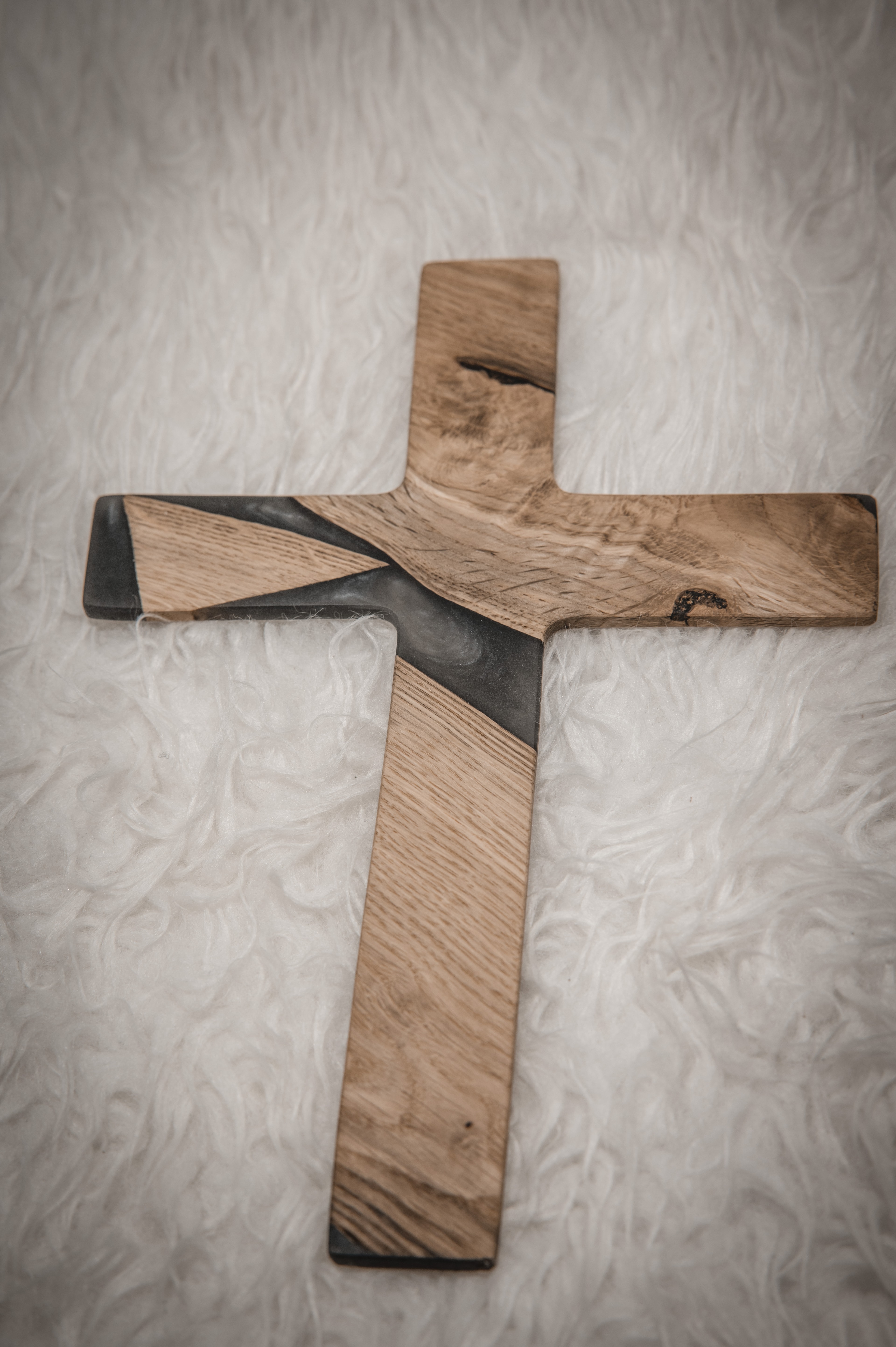 Wandkreuz Eiche grau