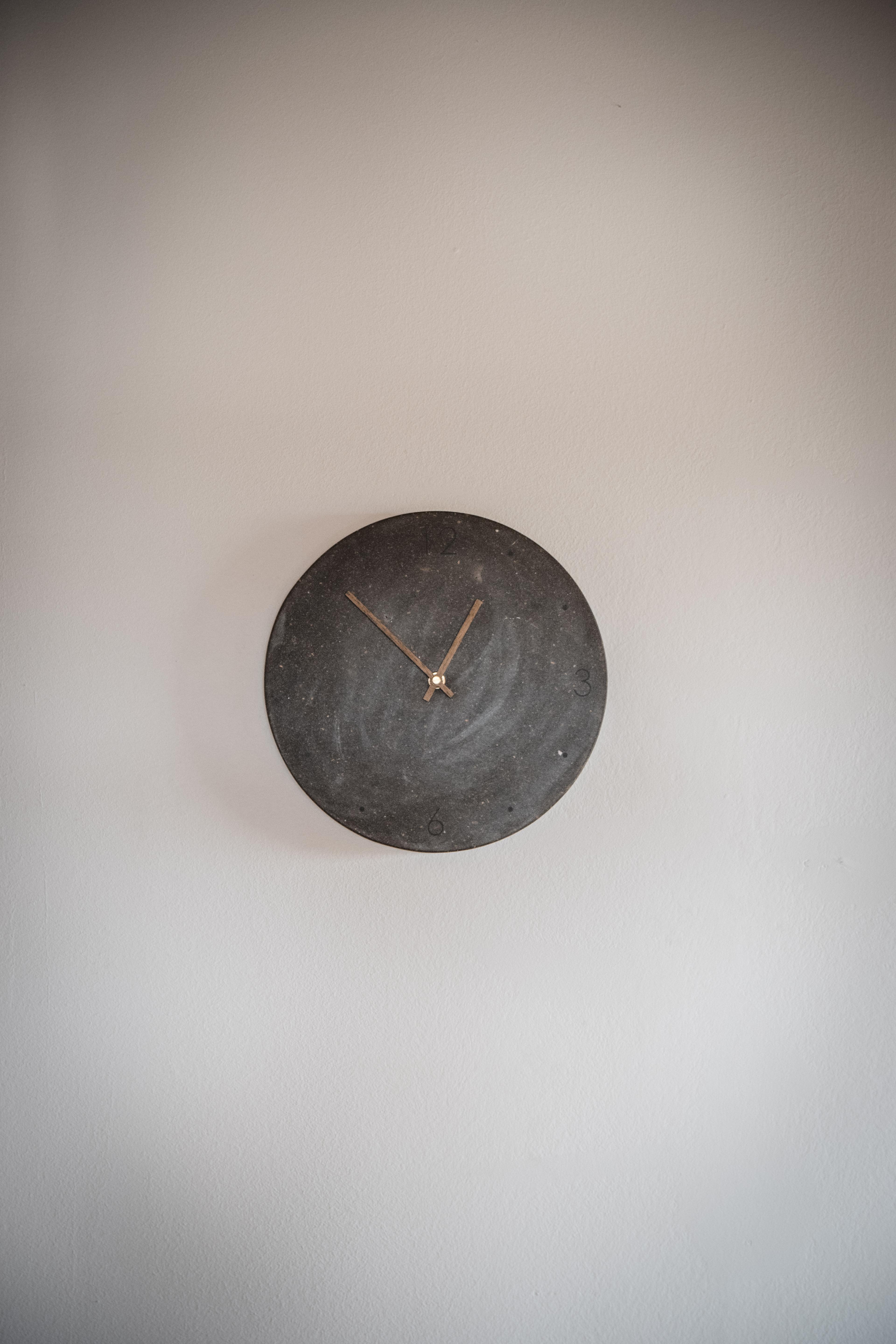 30cm Wanduhr Epoxidharz/Holzspäne B-WARE
