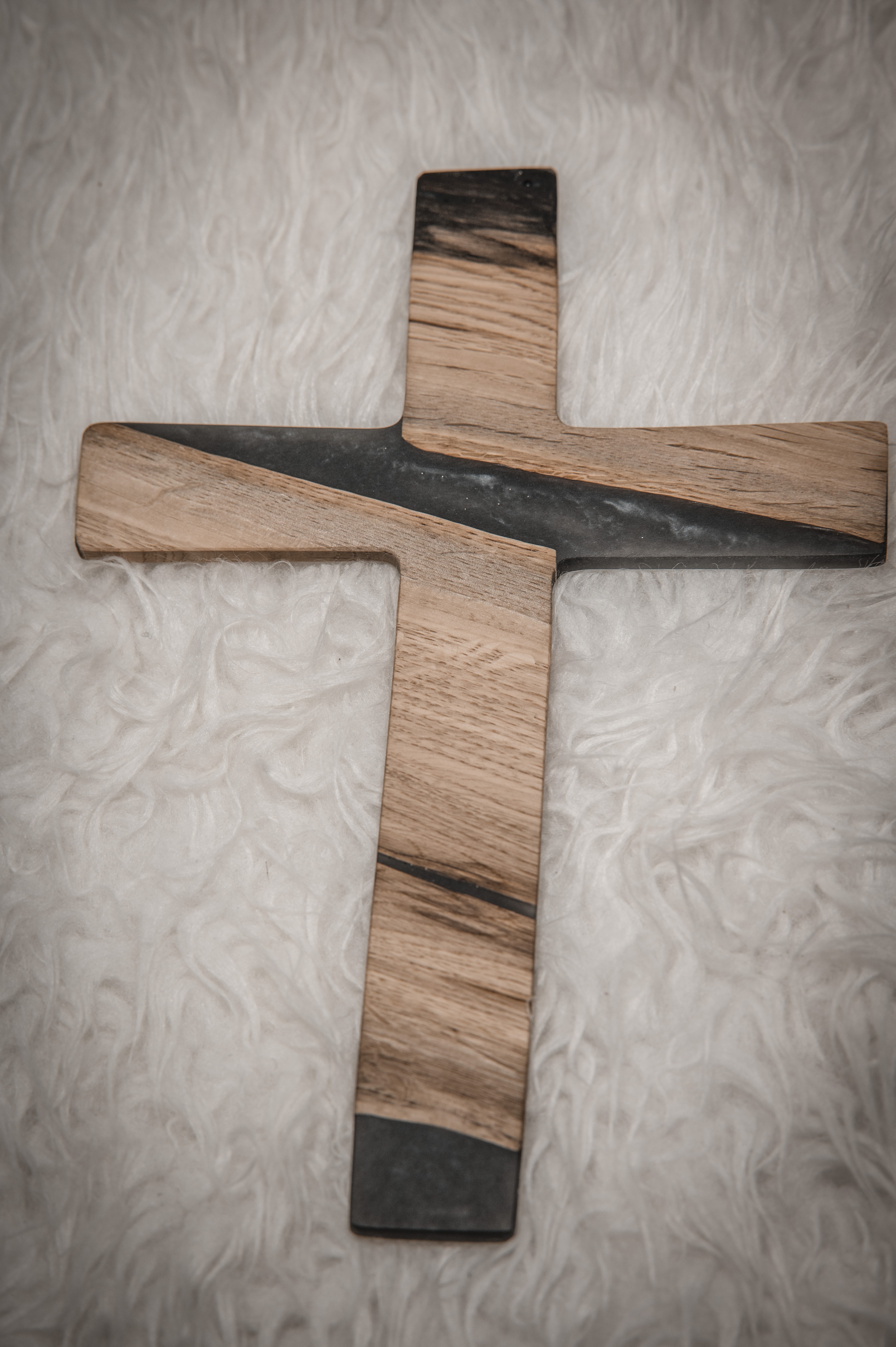 Wandkreuz Eiche grau