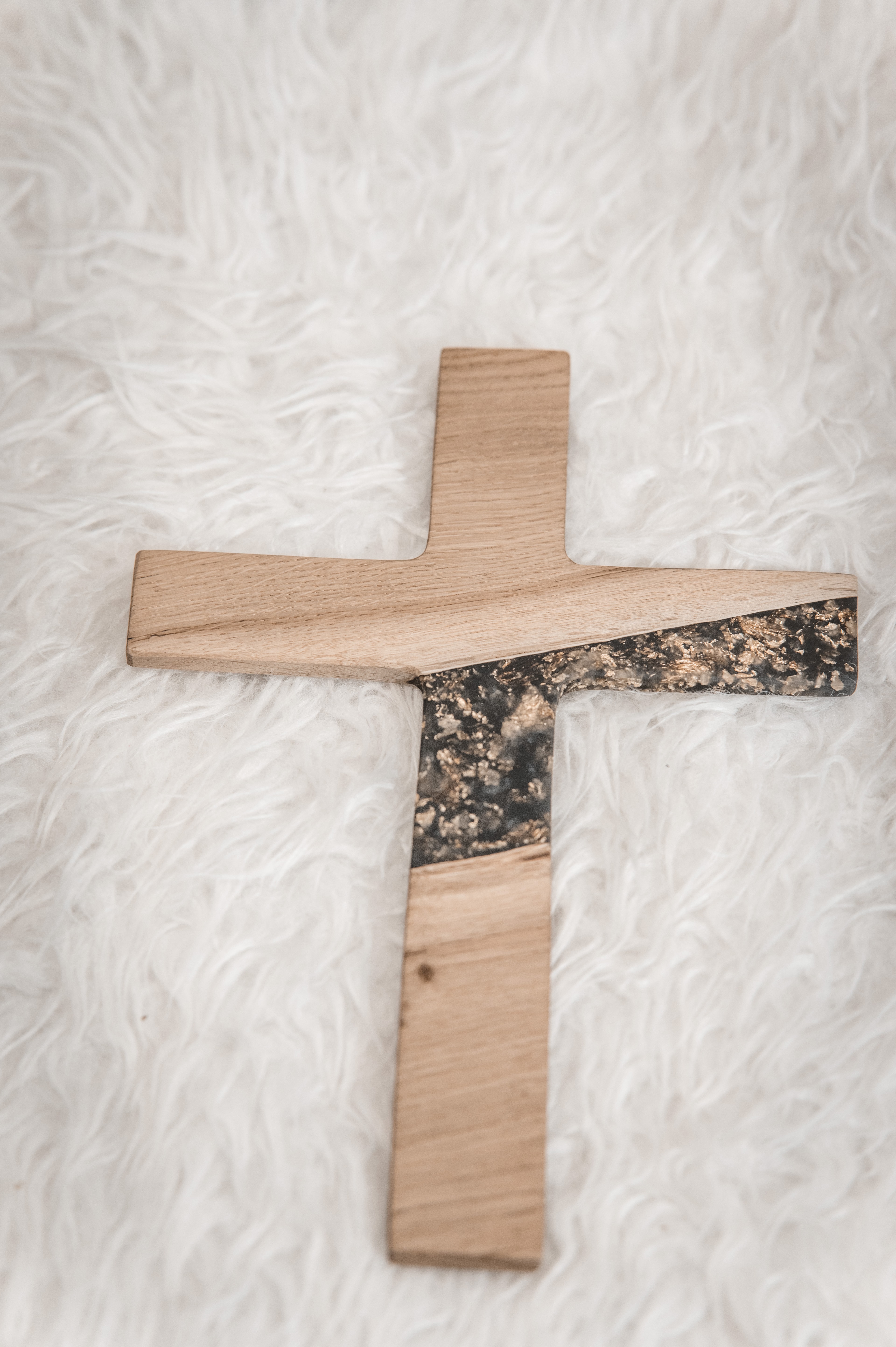 Wandkreuz Eiche schwarz/gold