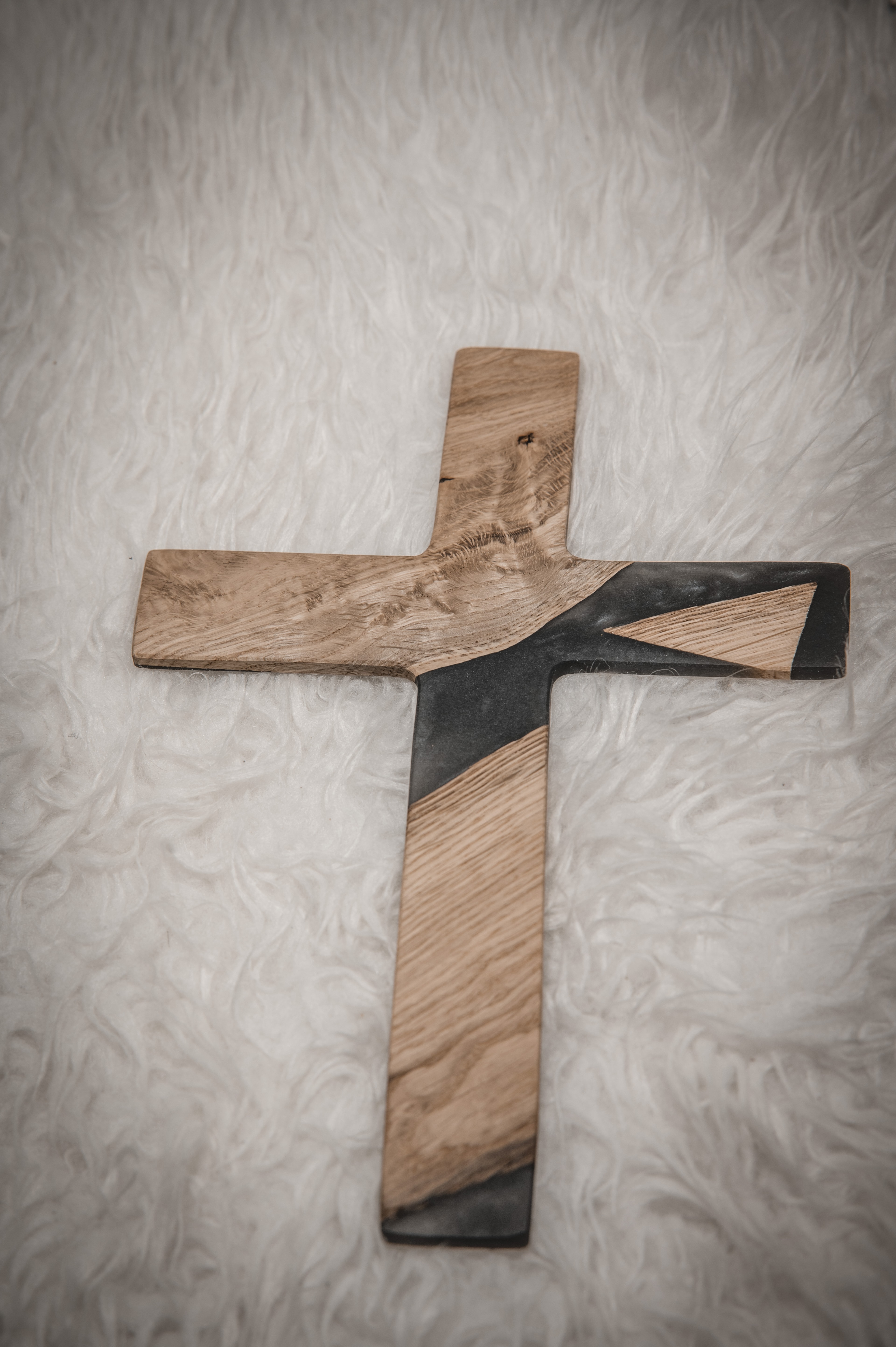 Wandkreuz Eiche grau