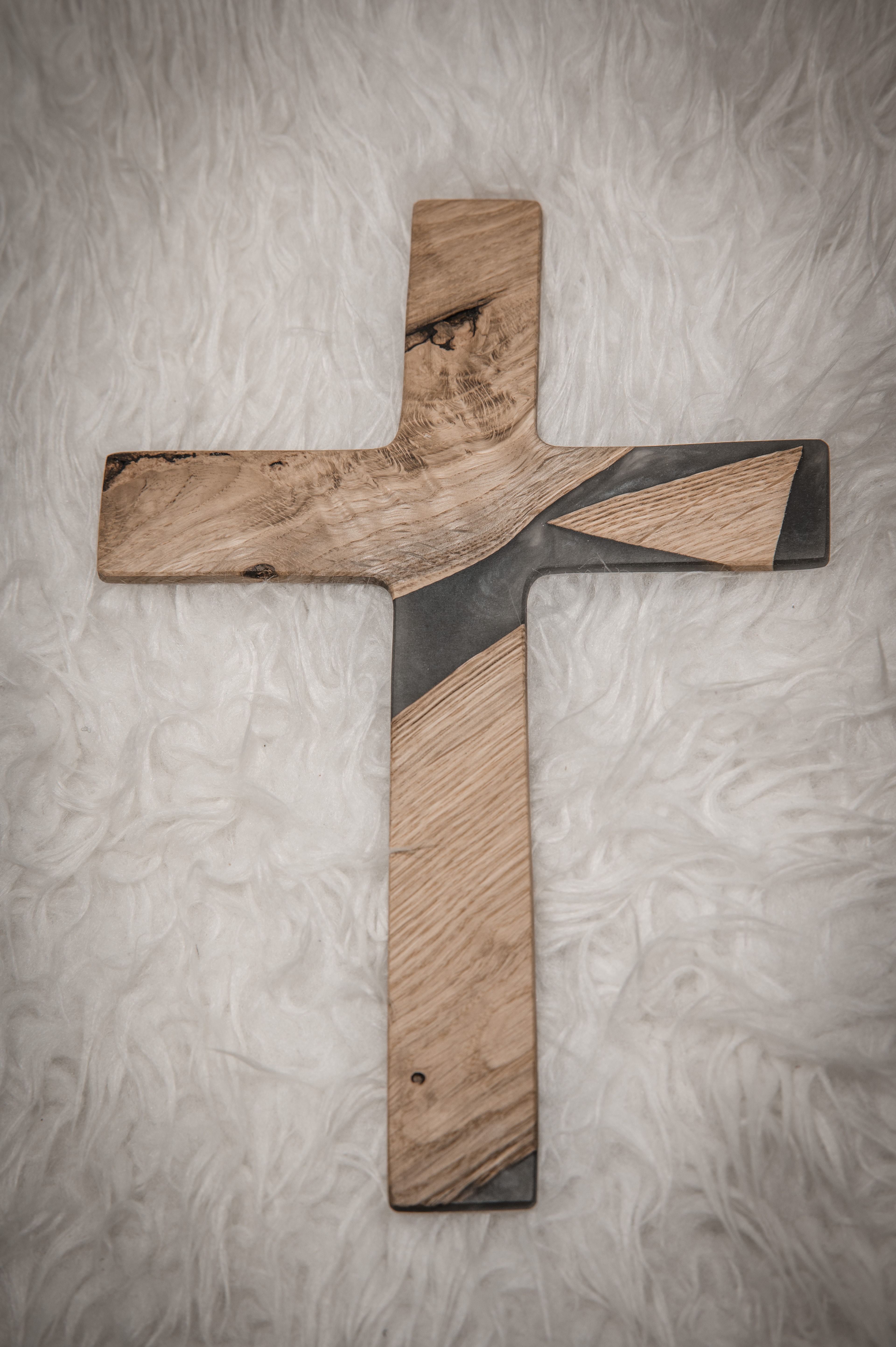 Wandkreuz Eiche grau