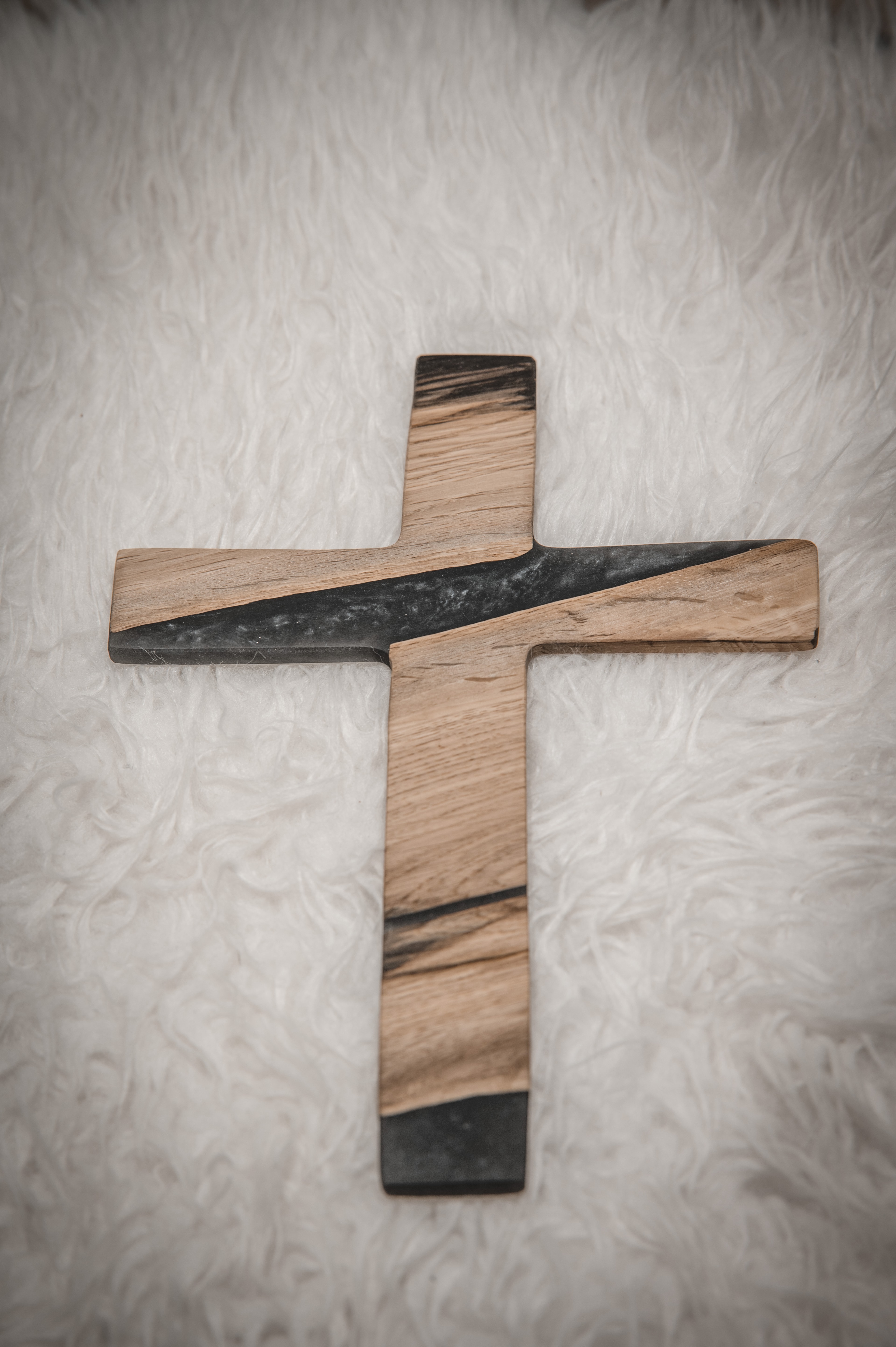 Wandkreuz Eiche grau