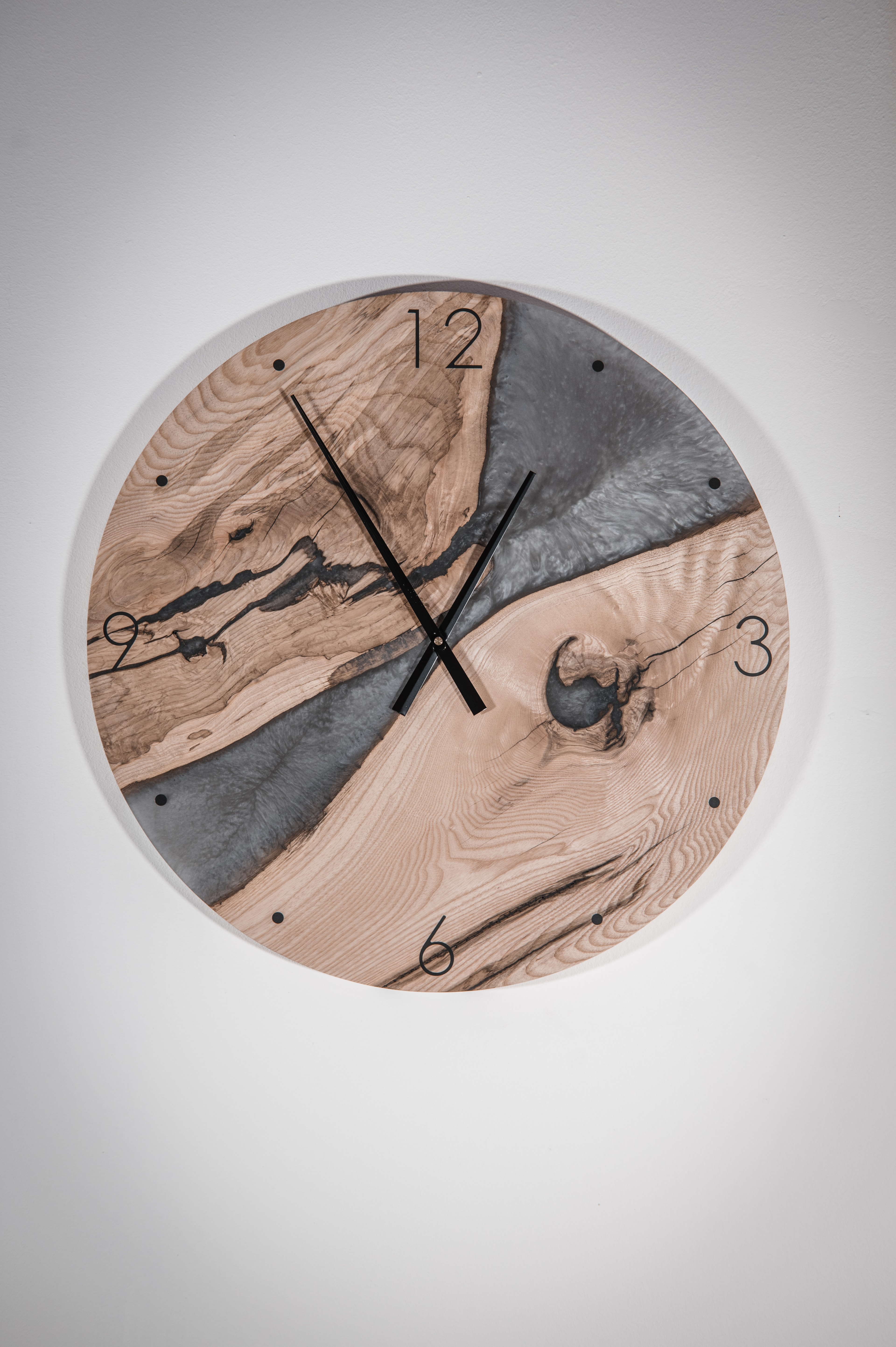 60cm Wanduhr Esche grau