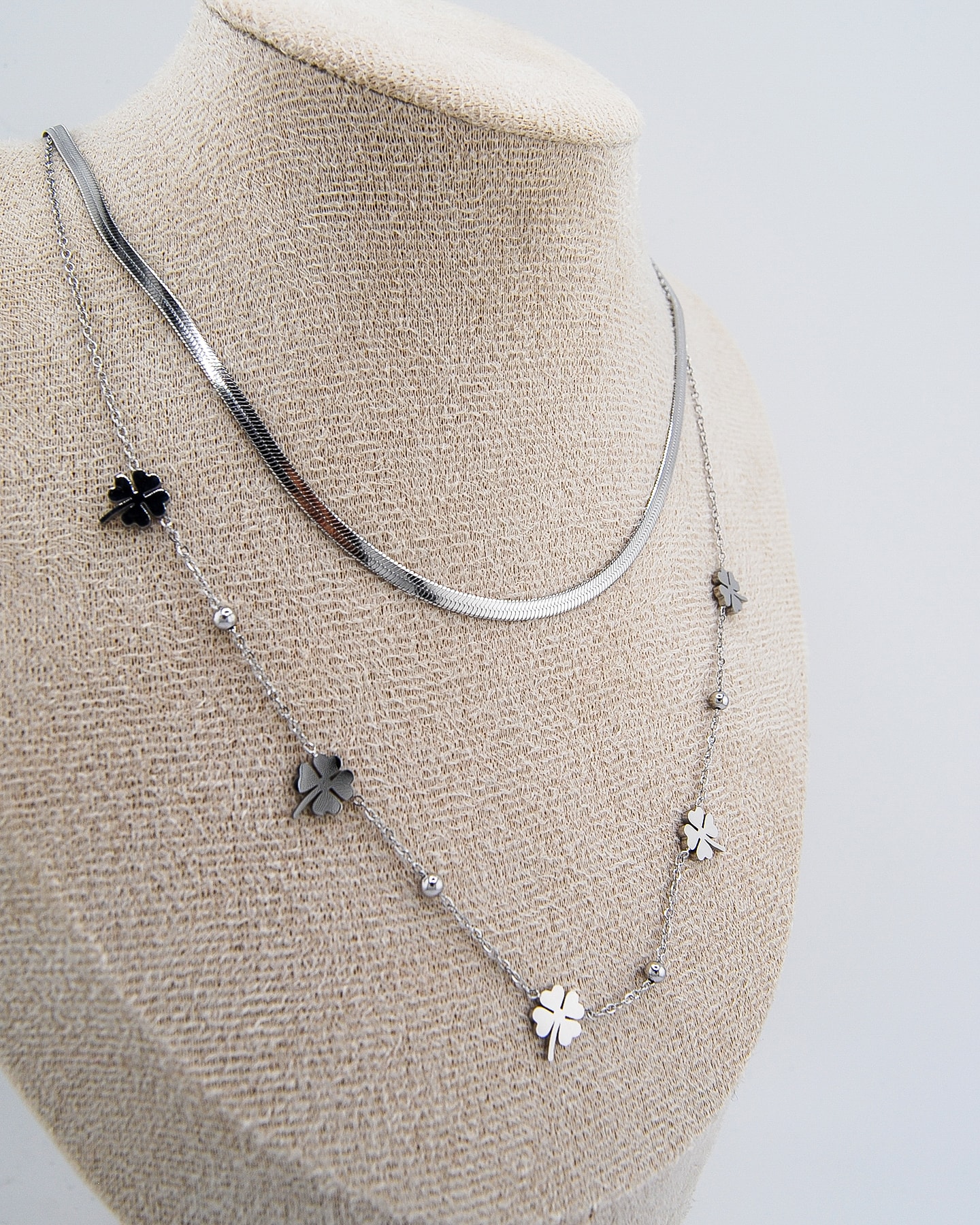 Fünf Kleine Klee mit Schlangenkette