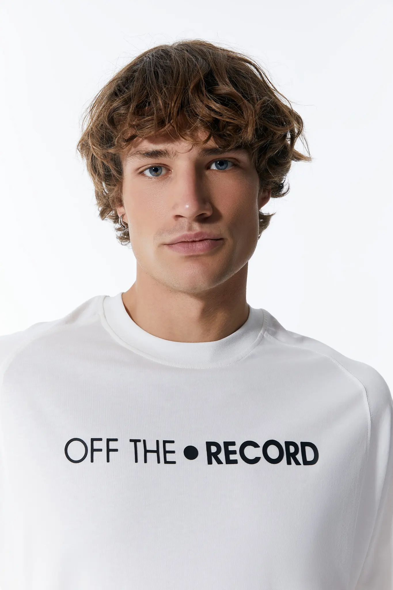 Weißes T-Shirt für Männer mit Nähmuster
