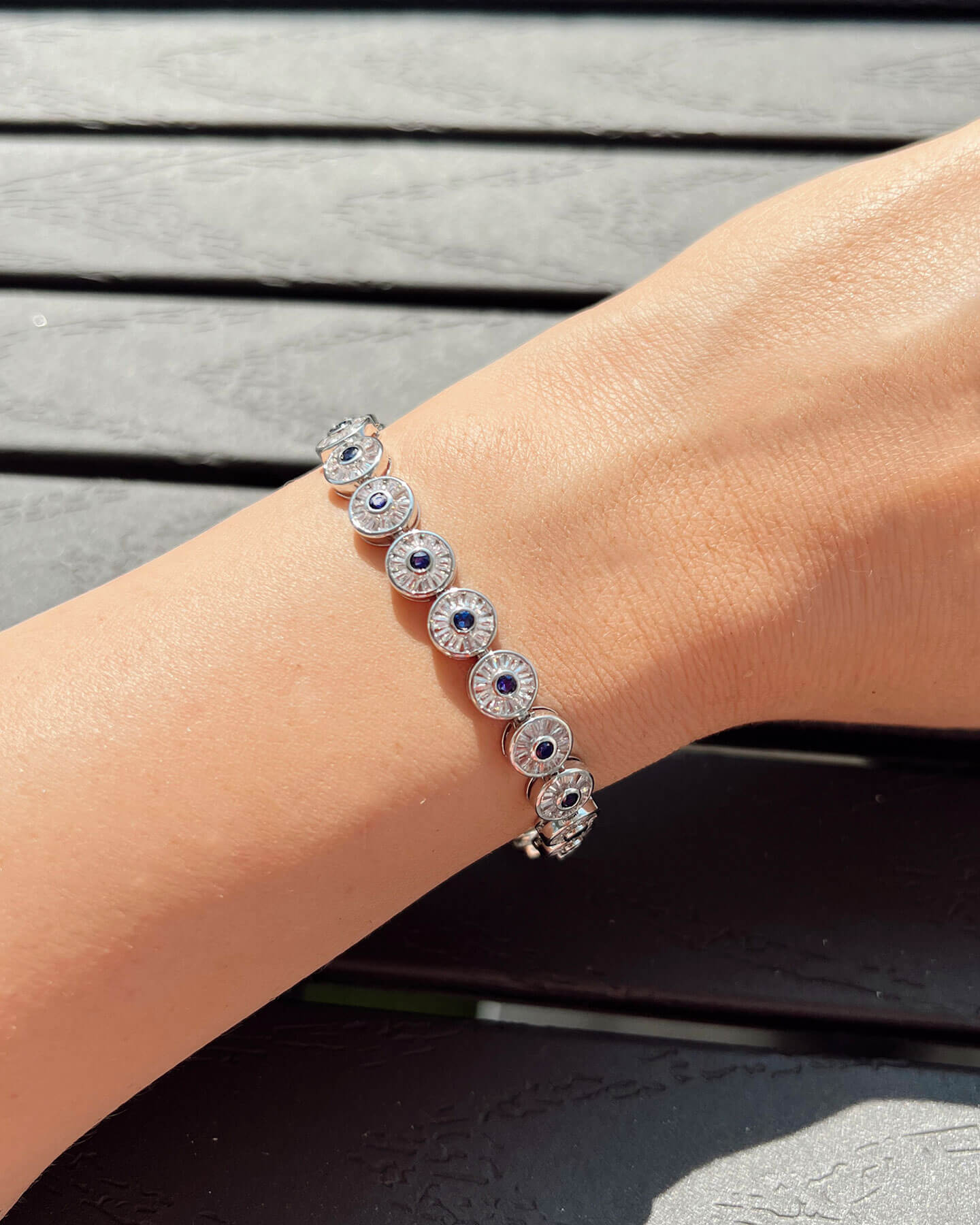Marineblaues Steinarmband