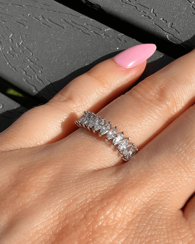 Ring mit Ovalem Stein