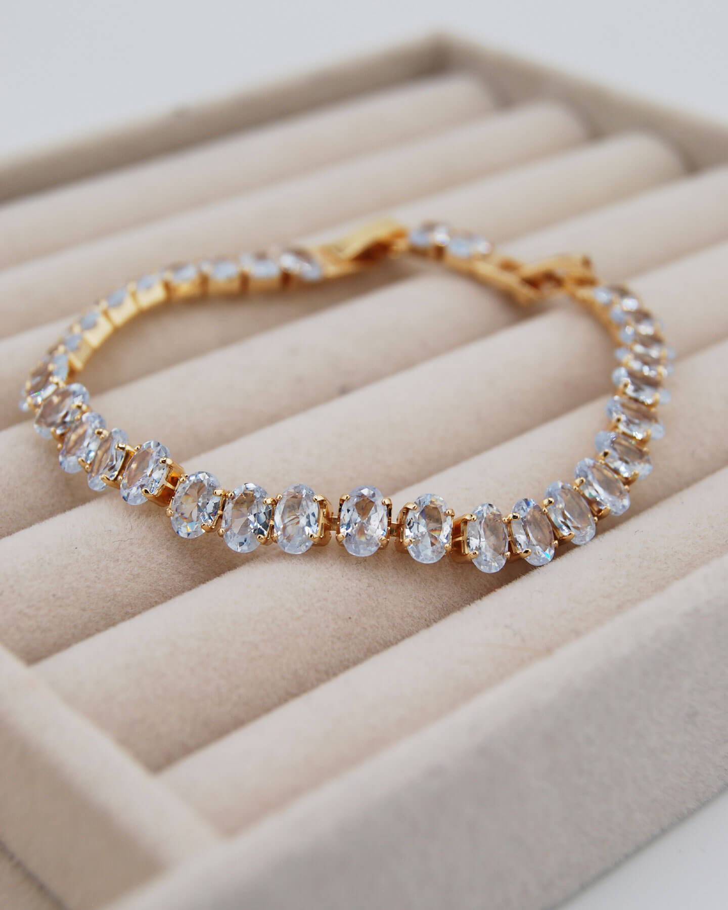 Ovales Steinarmband Gold