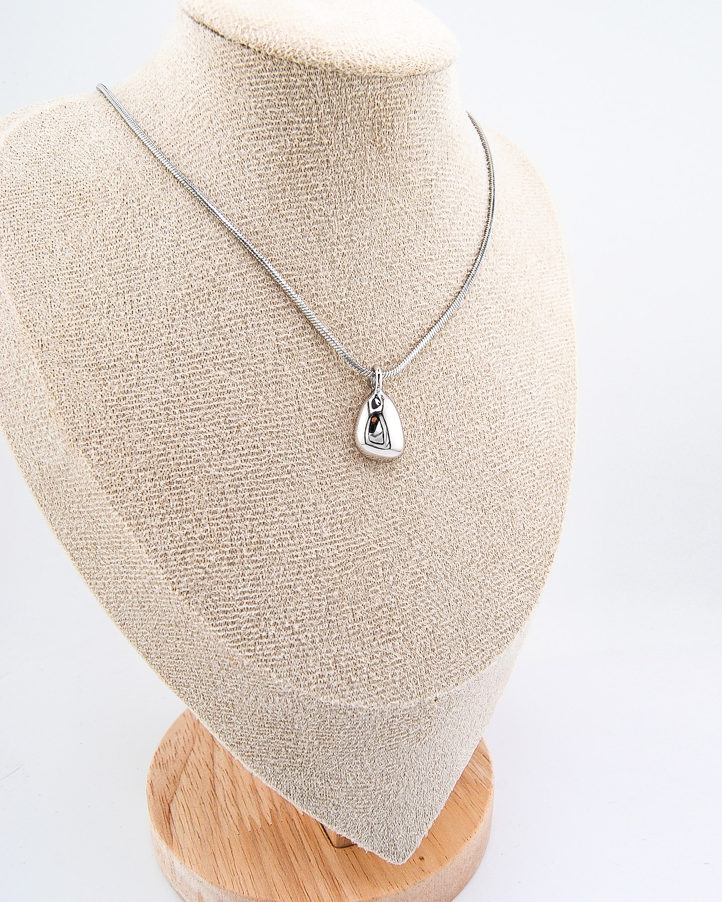 Silberkette mit Mandelförmigem Anhänger