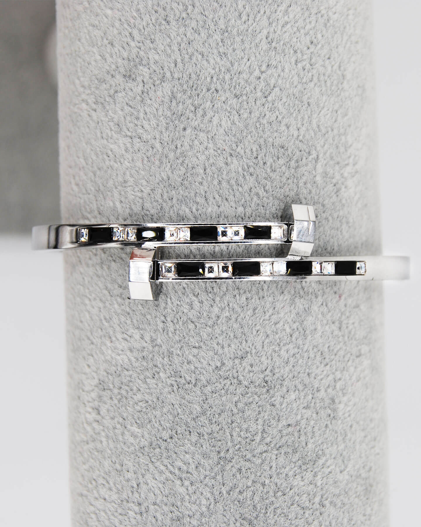 Nagel Armreif Schwarz Silber