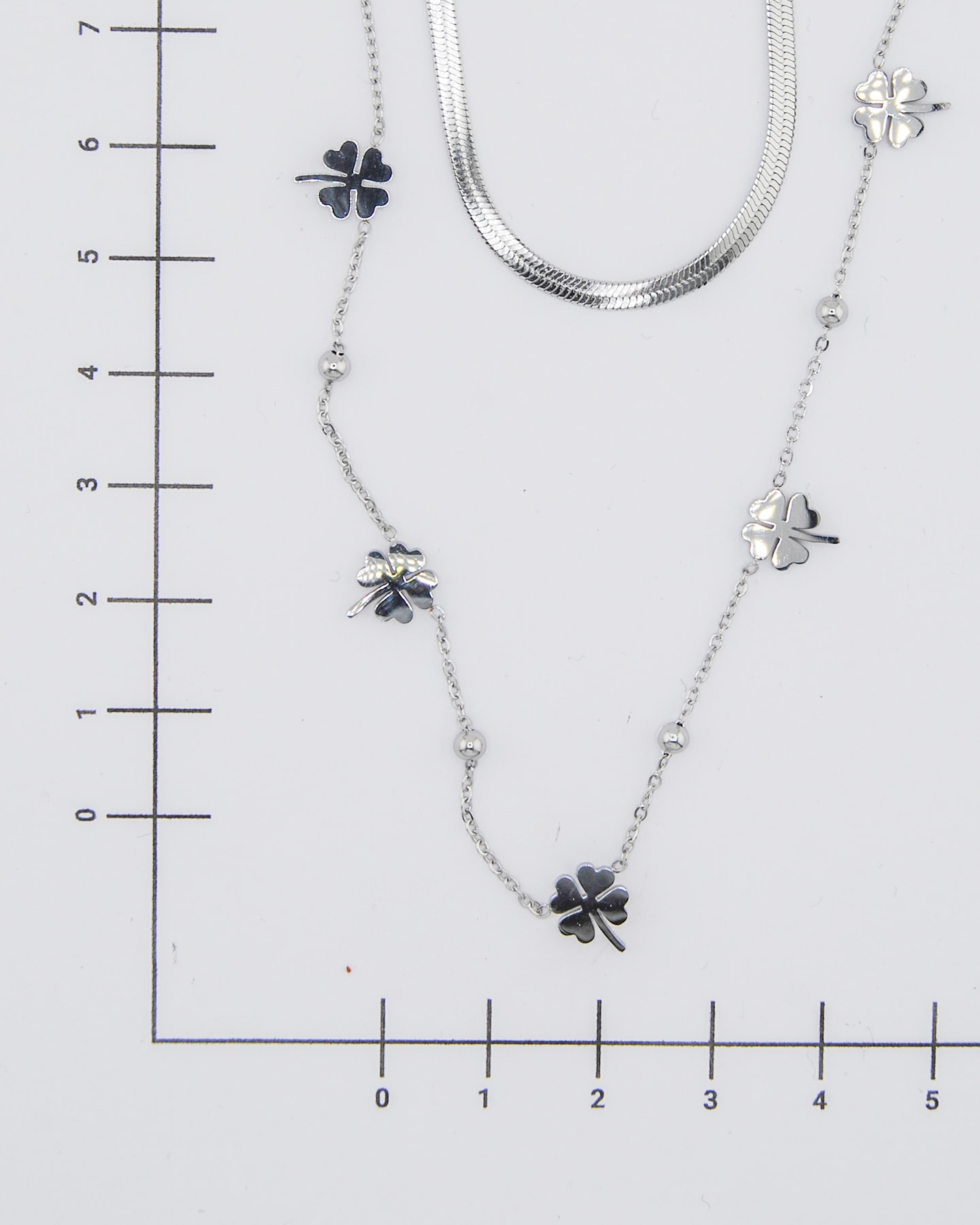 Fünf Kleine Klee mit Schlangenkette