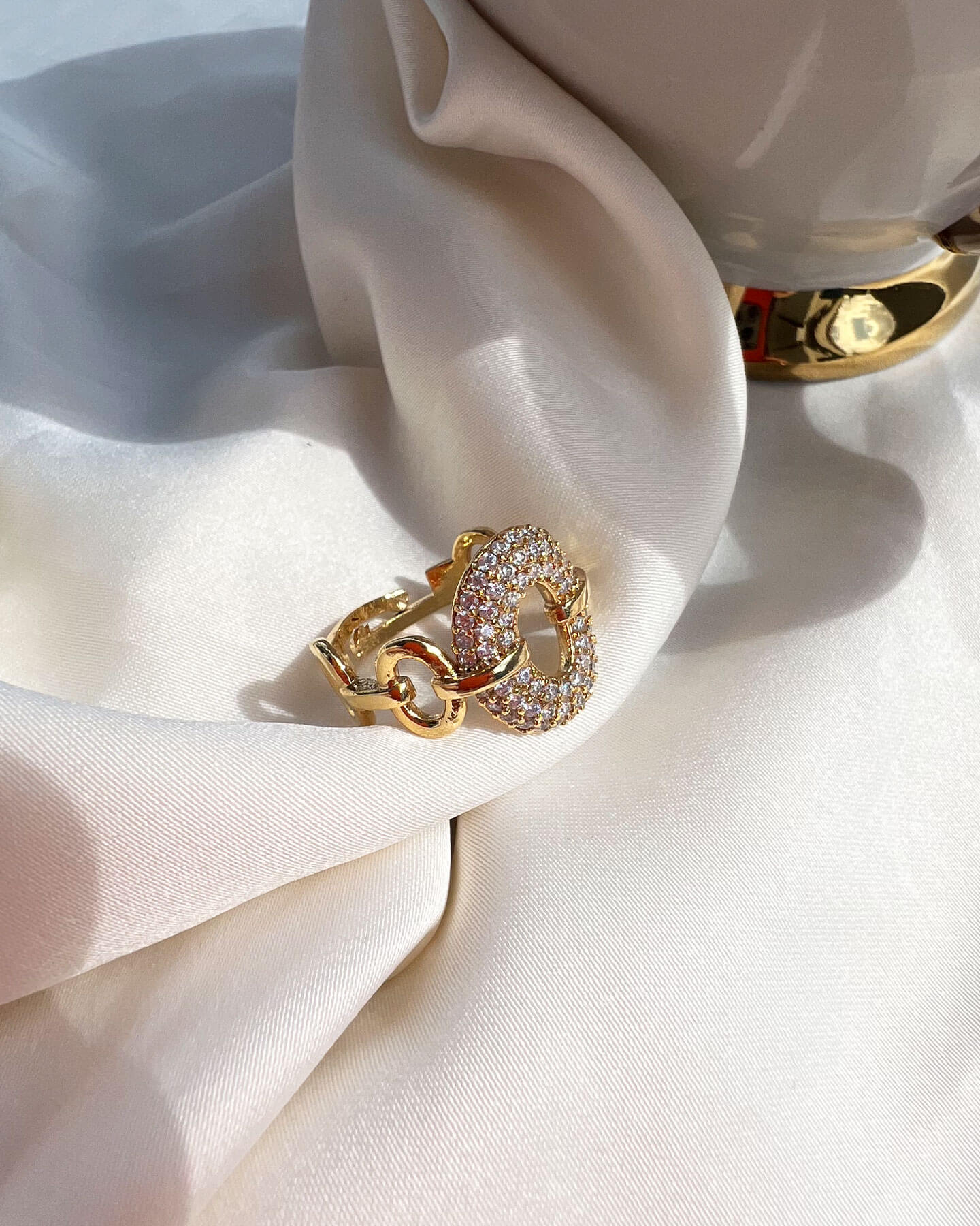 Gemusterter Ring mit Ovaler