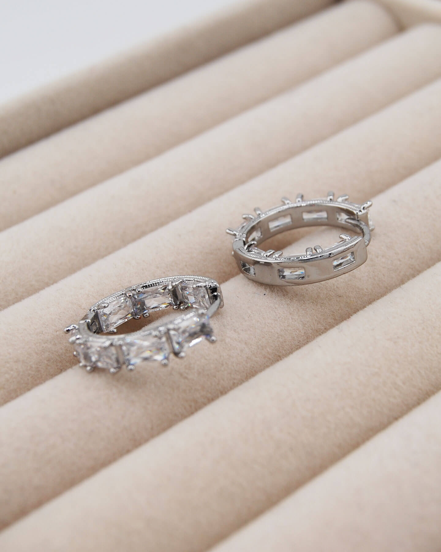 Creolen mit 4 Zirkonia Steinen