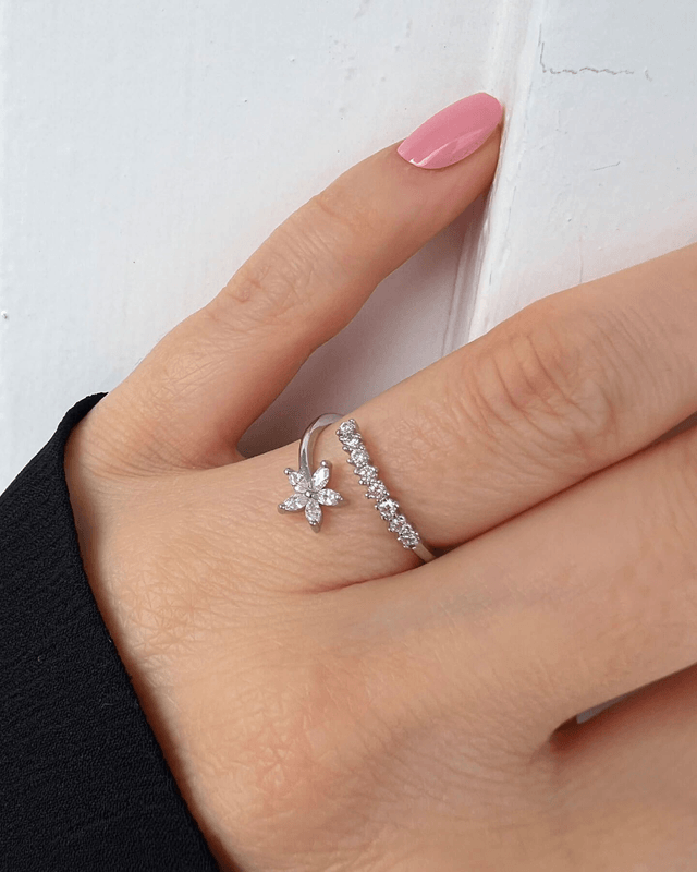Dünner und Minimalistischer Ring mit Zirkon Silber