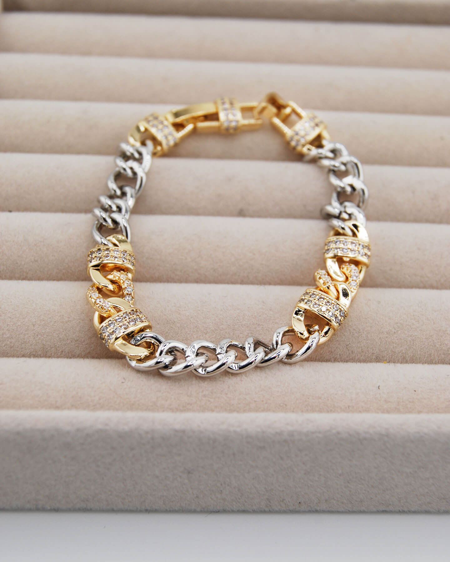 Armband mit Schloss