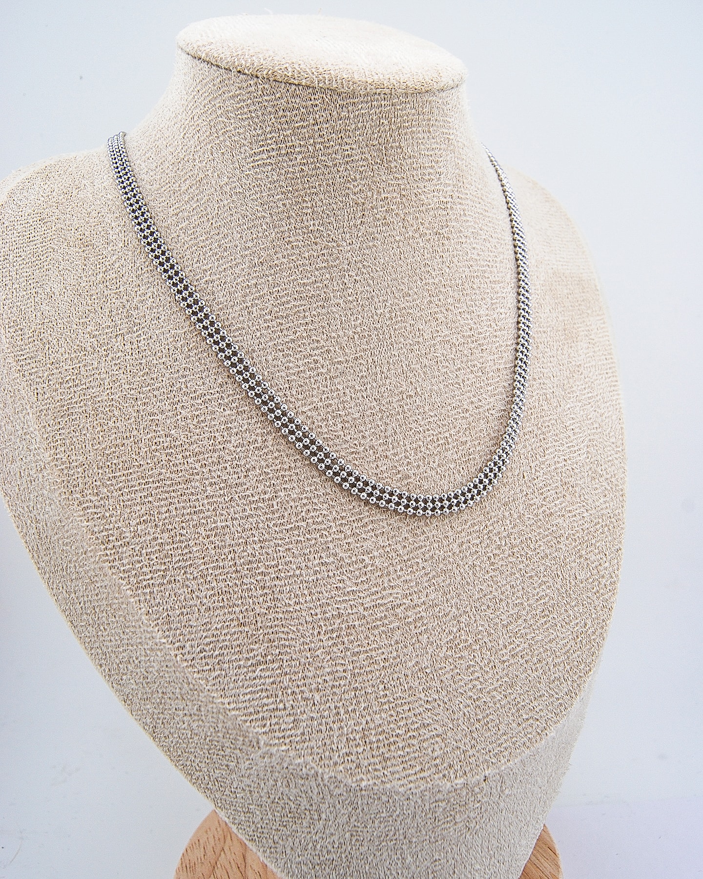 Dreilagige Halskette Mit Kugeln