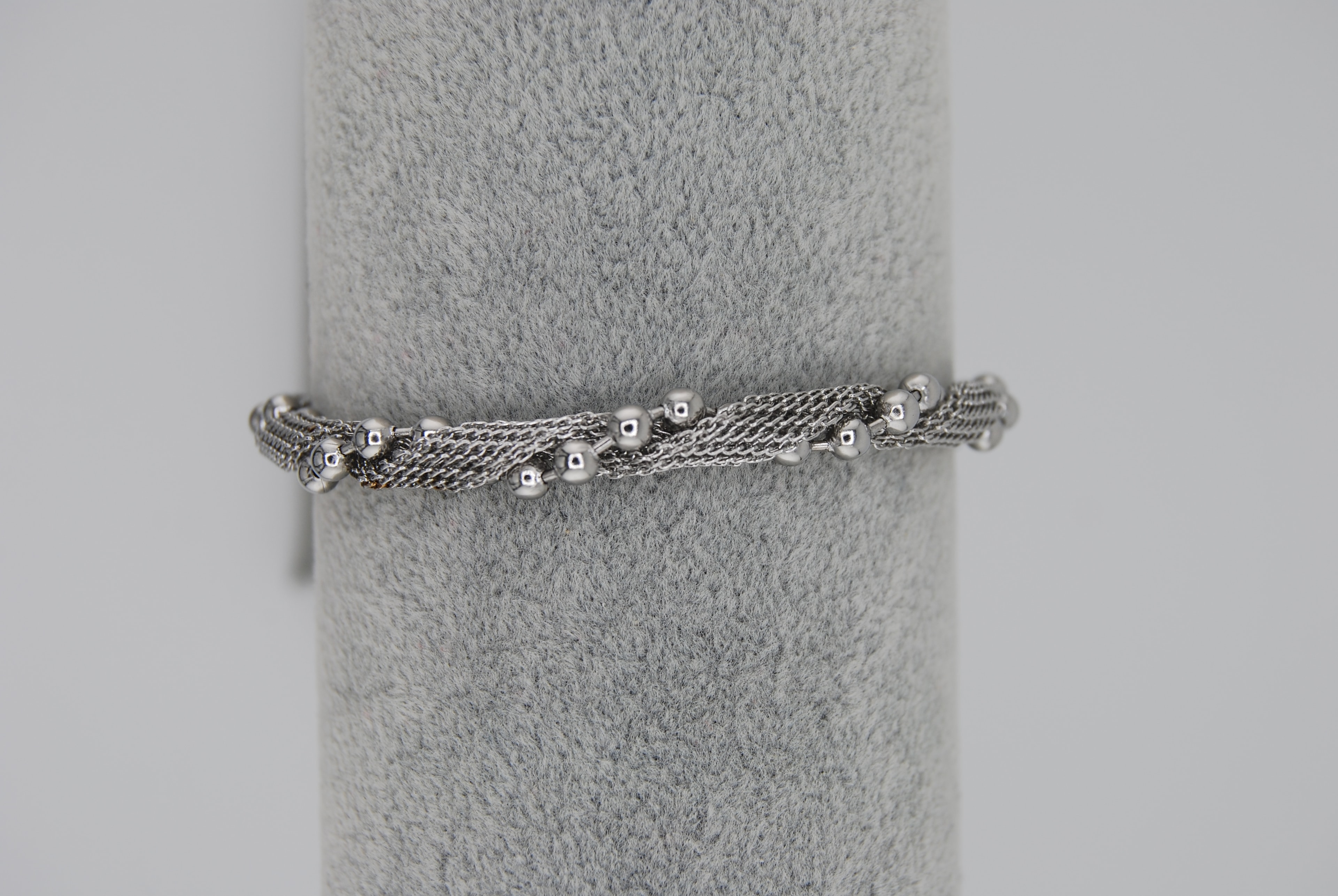 Armband aus Stahlperlen