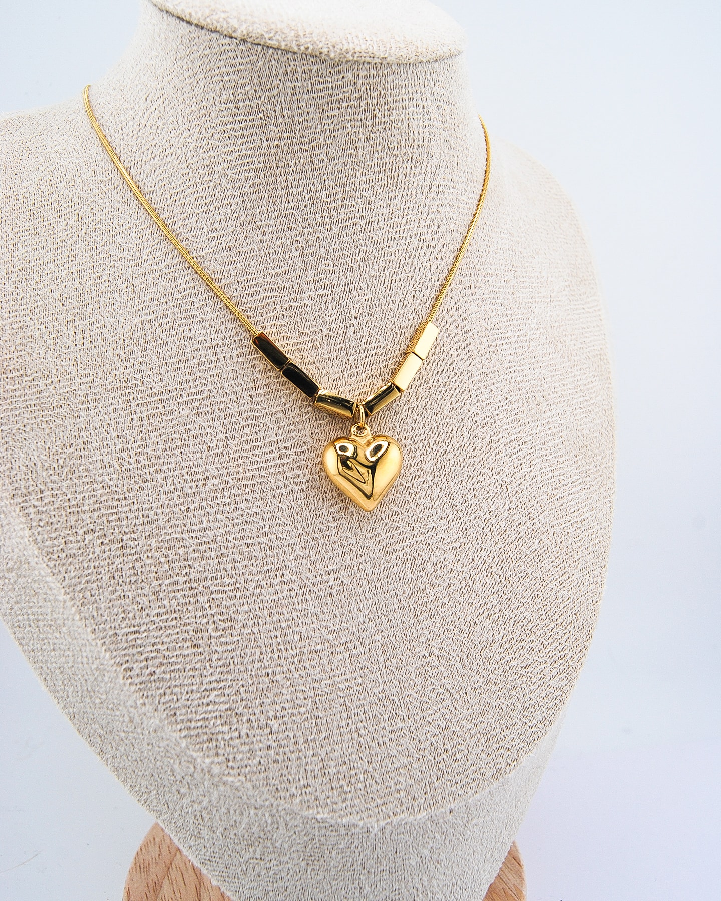 Rechteckige Verzierte Halskette mit Herzanhänger