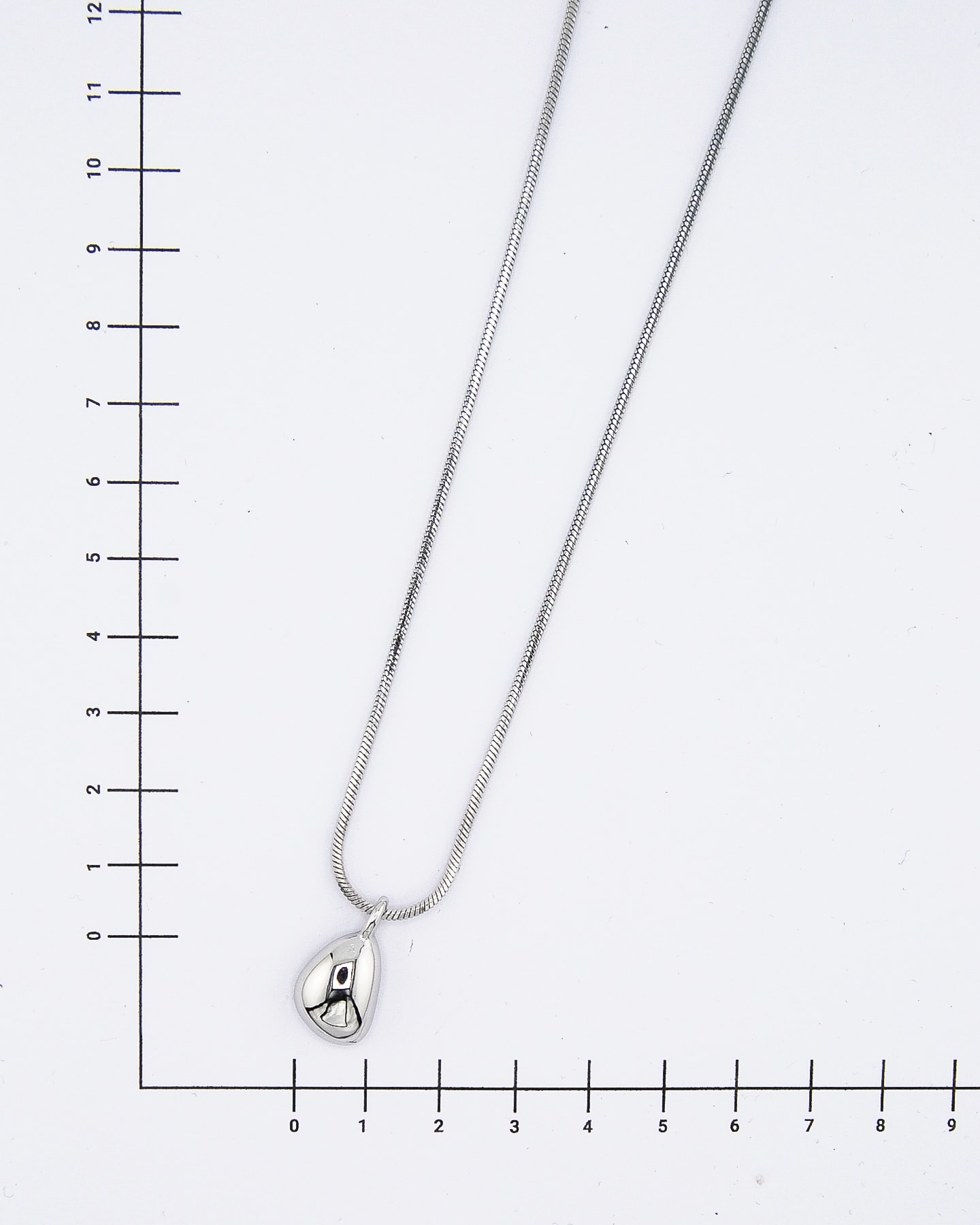 Silberkette mit Mandelförmigem Anhänger