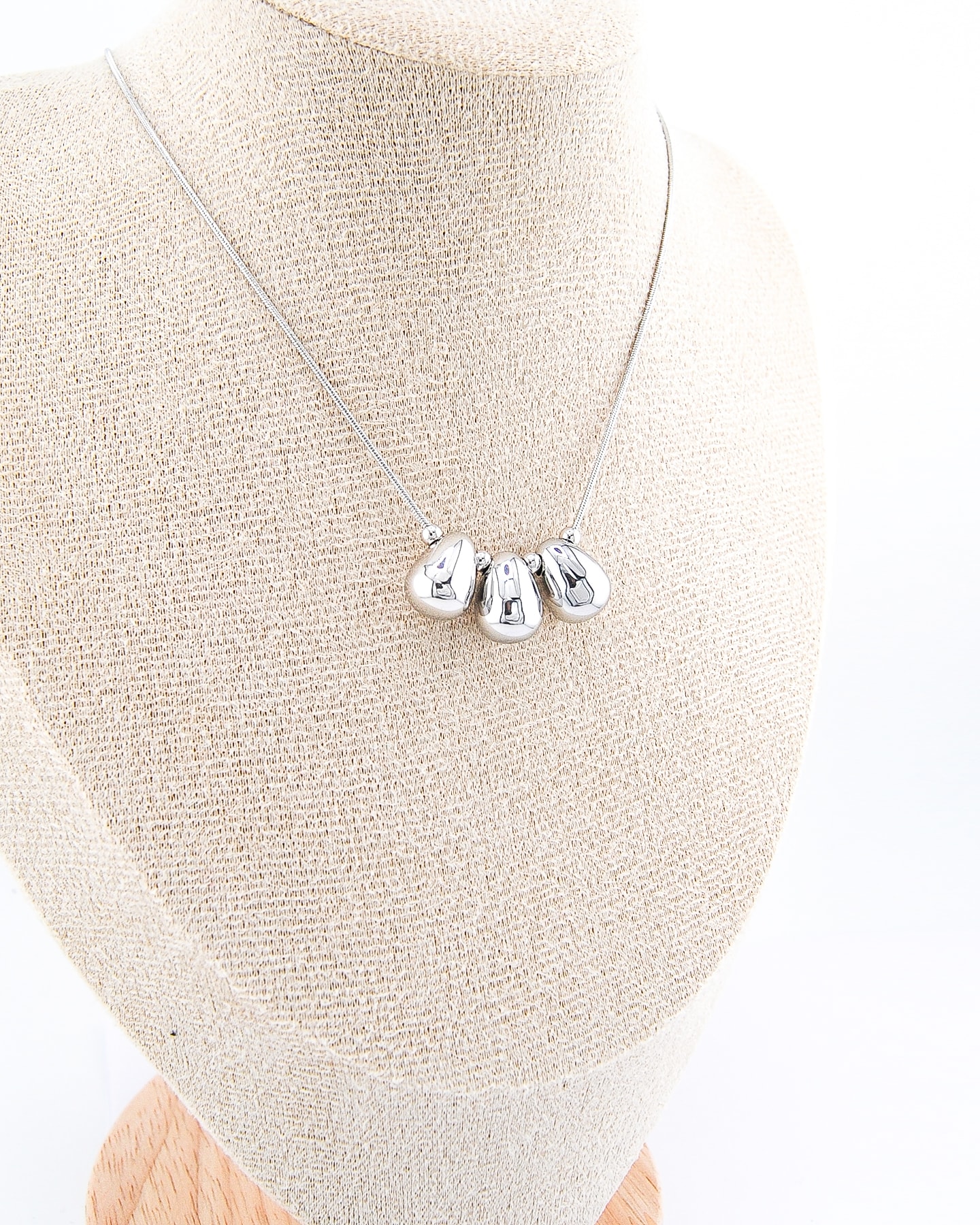 Halskette mit Drop Trilogie