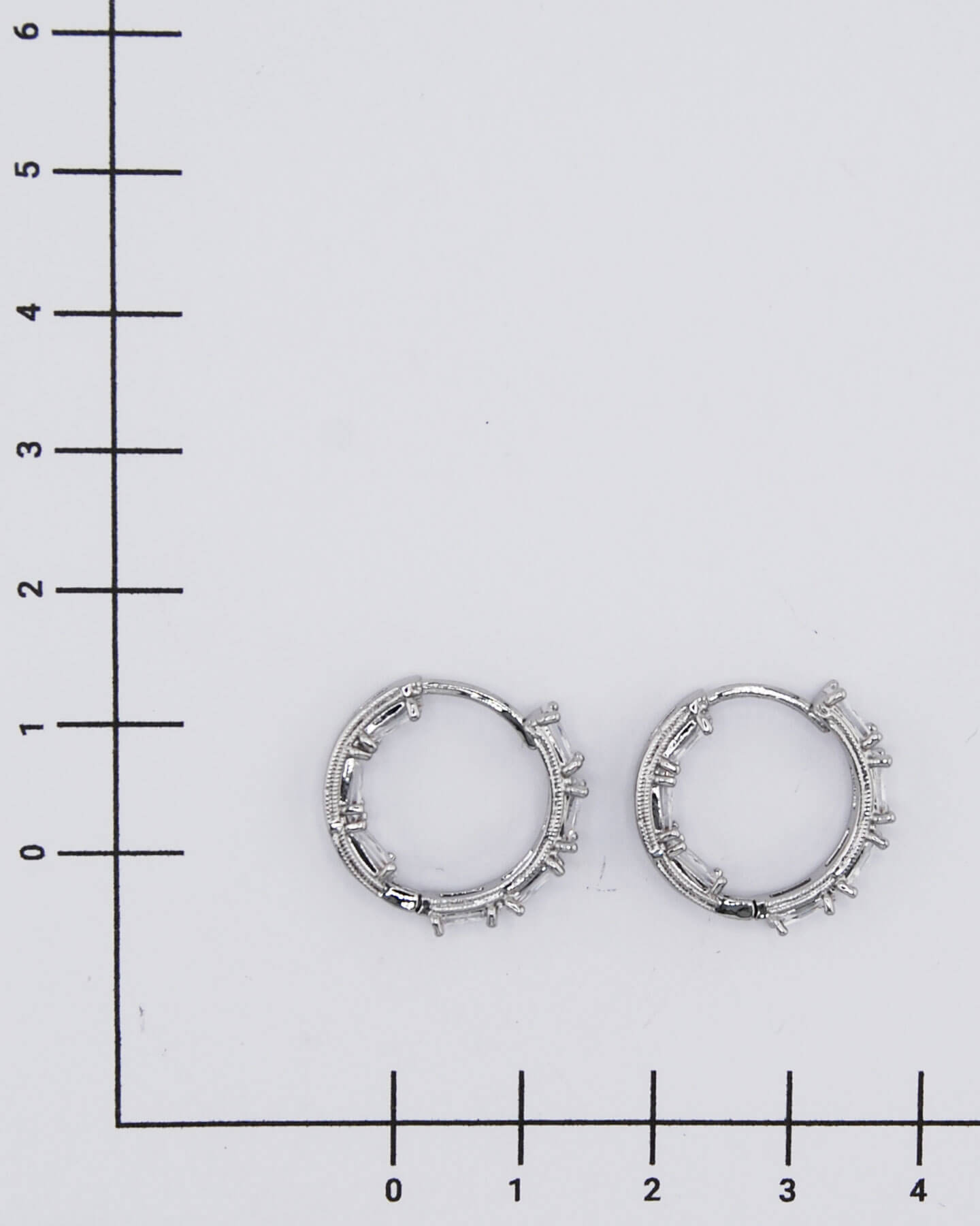 Creolen mit 4 Zirkonia Steinen