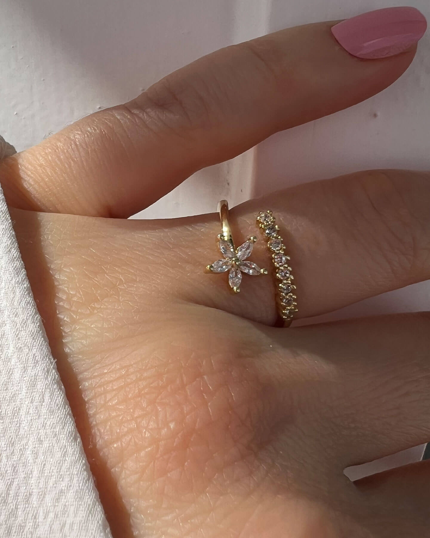 Dünner und Minimalistischer Ring mit Zirkon