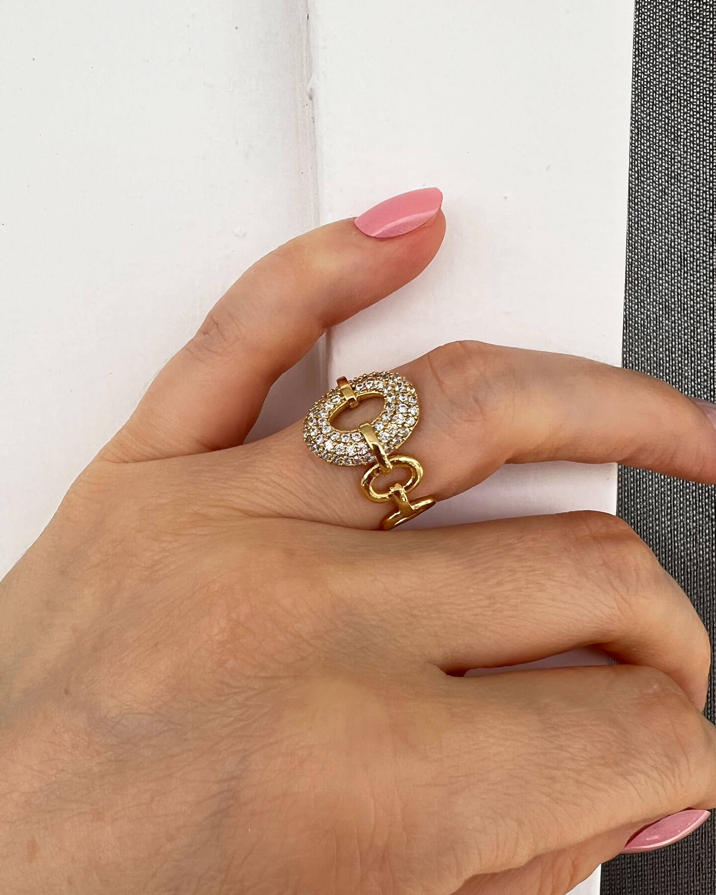 Gemusterter Ring mit Ovaler
