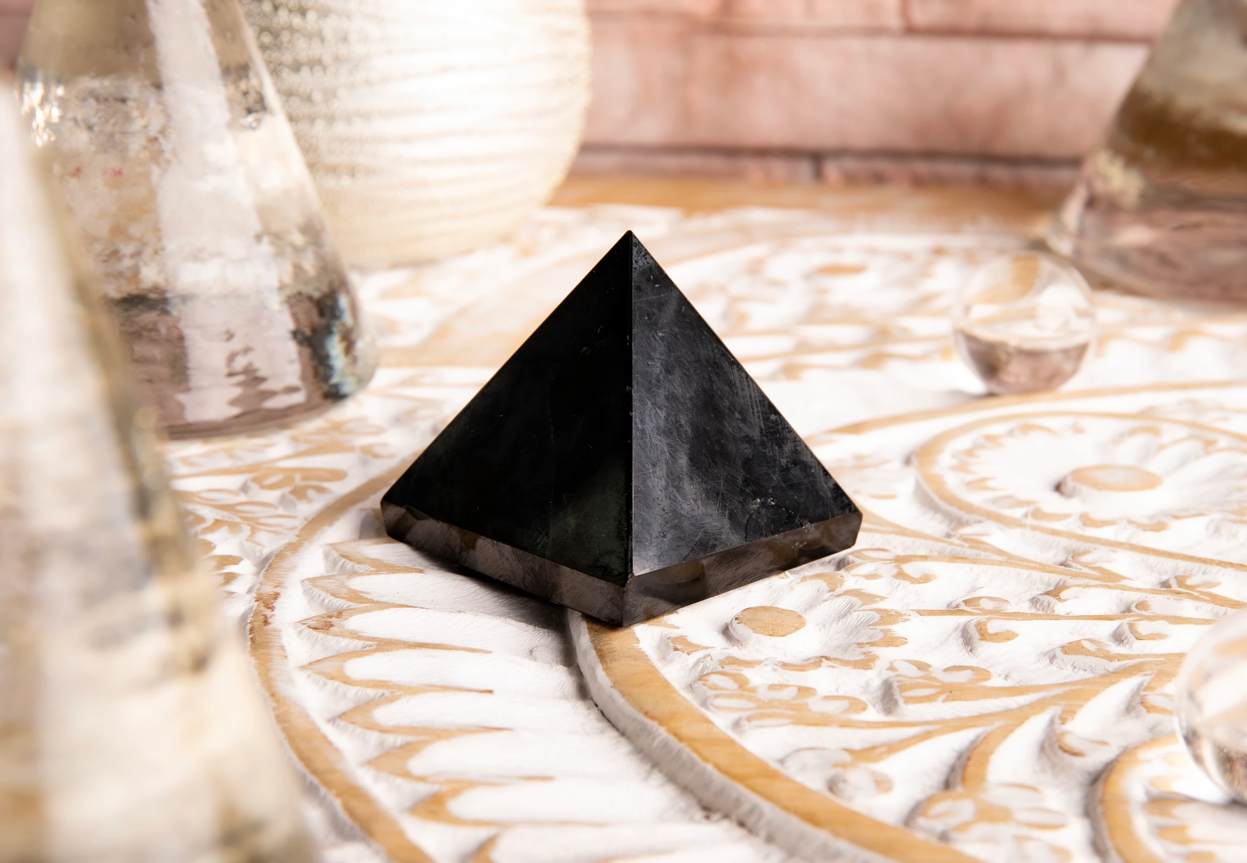 Schungit Pyramide 5 cm