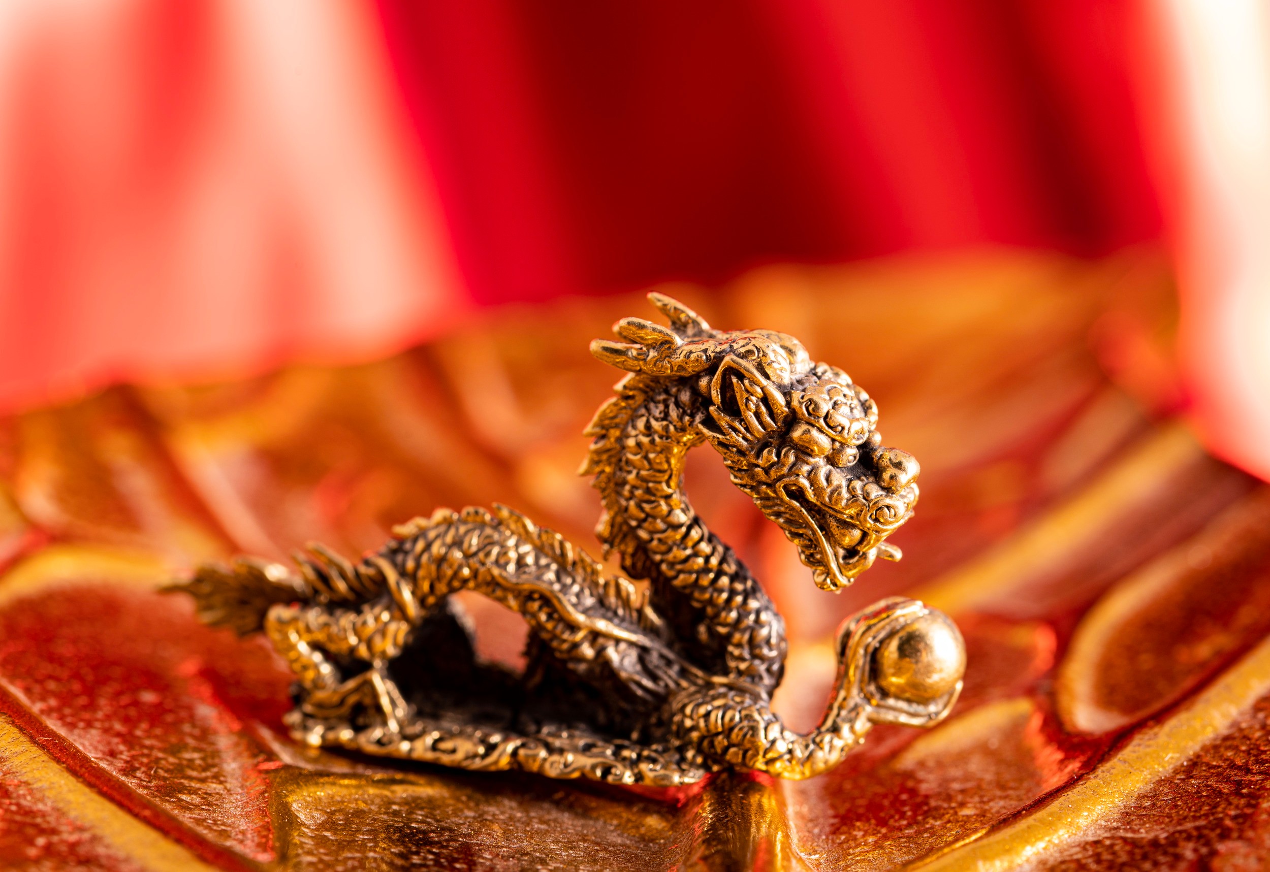 Miniaturfigur Drache liegend