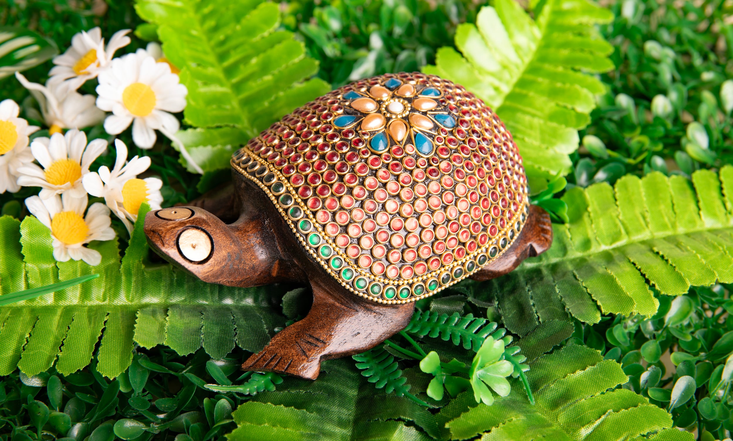 Zauberschildkröte, groß Eukalyptusholz mit Steinen