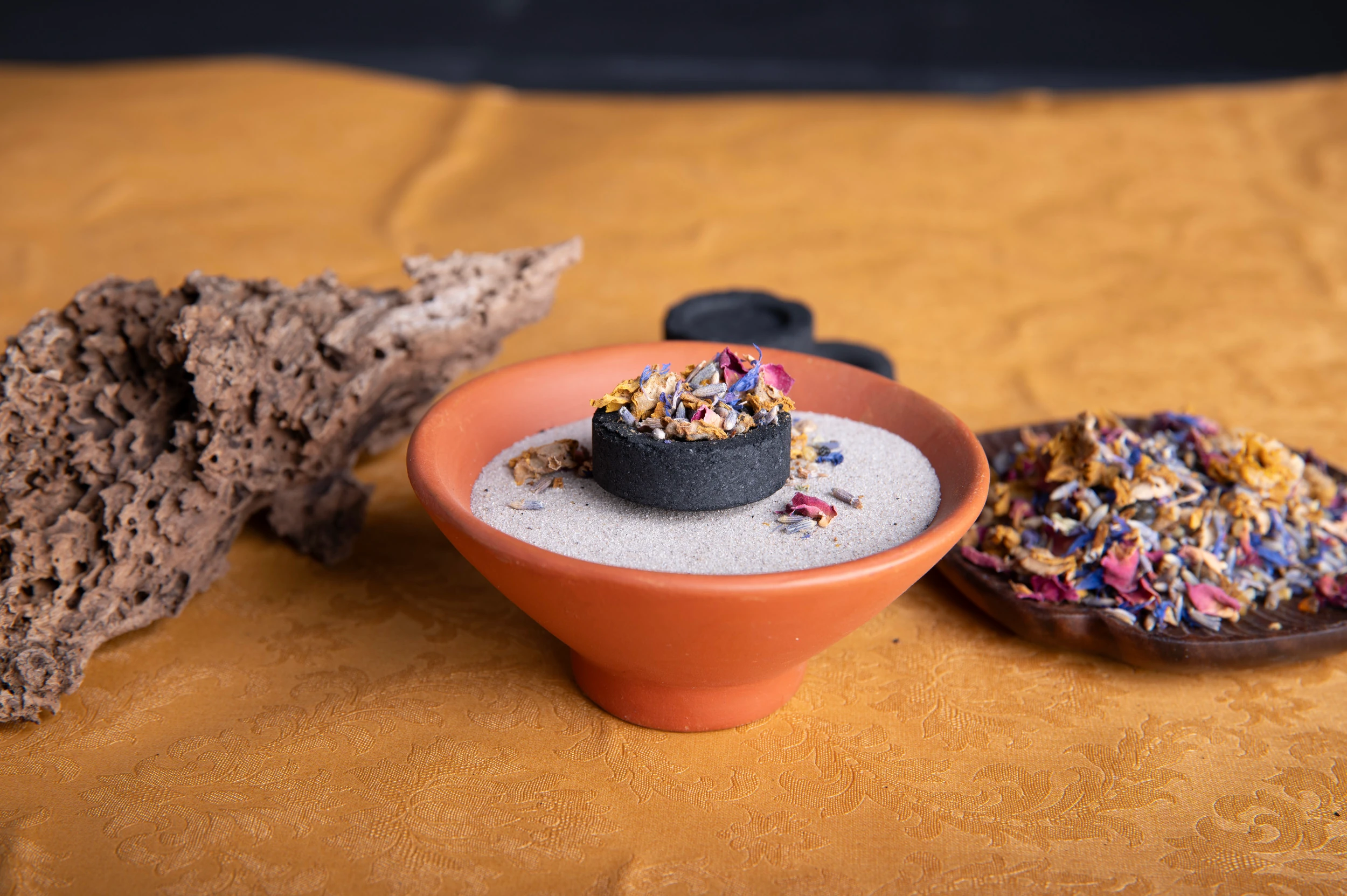 Tonschale verziert mit Fuß